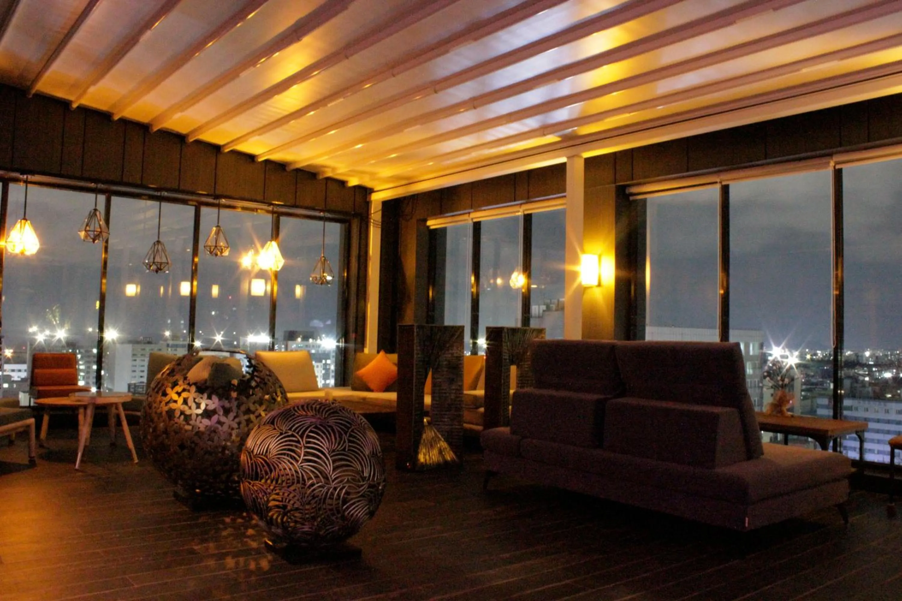 Nightclub / DJ in Hotel Alice and Trunk