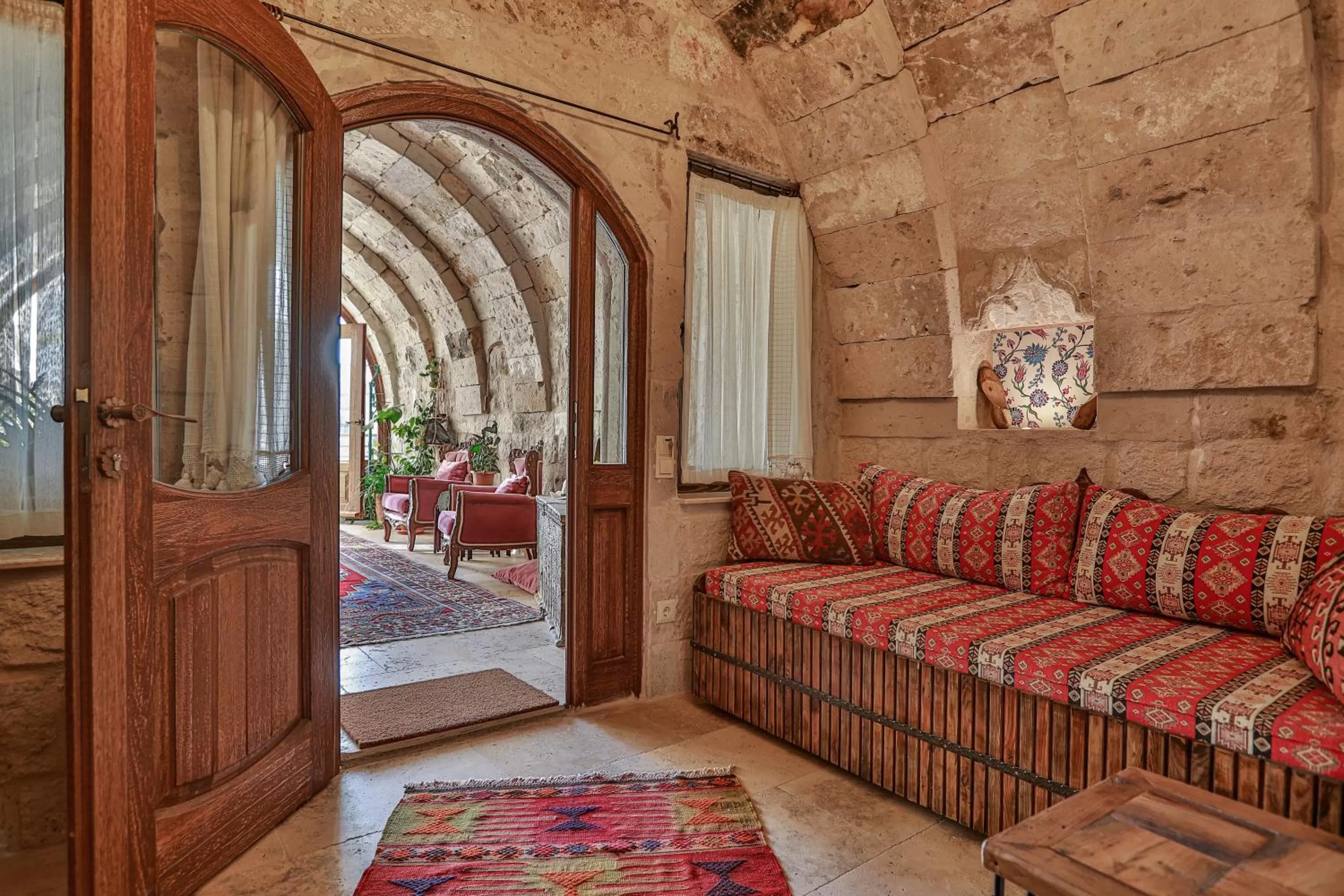 Living room, Bed in Şah Saray Cave Suites Halal Hotel