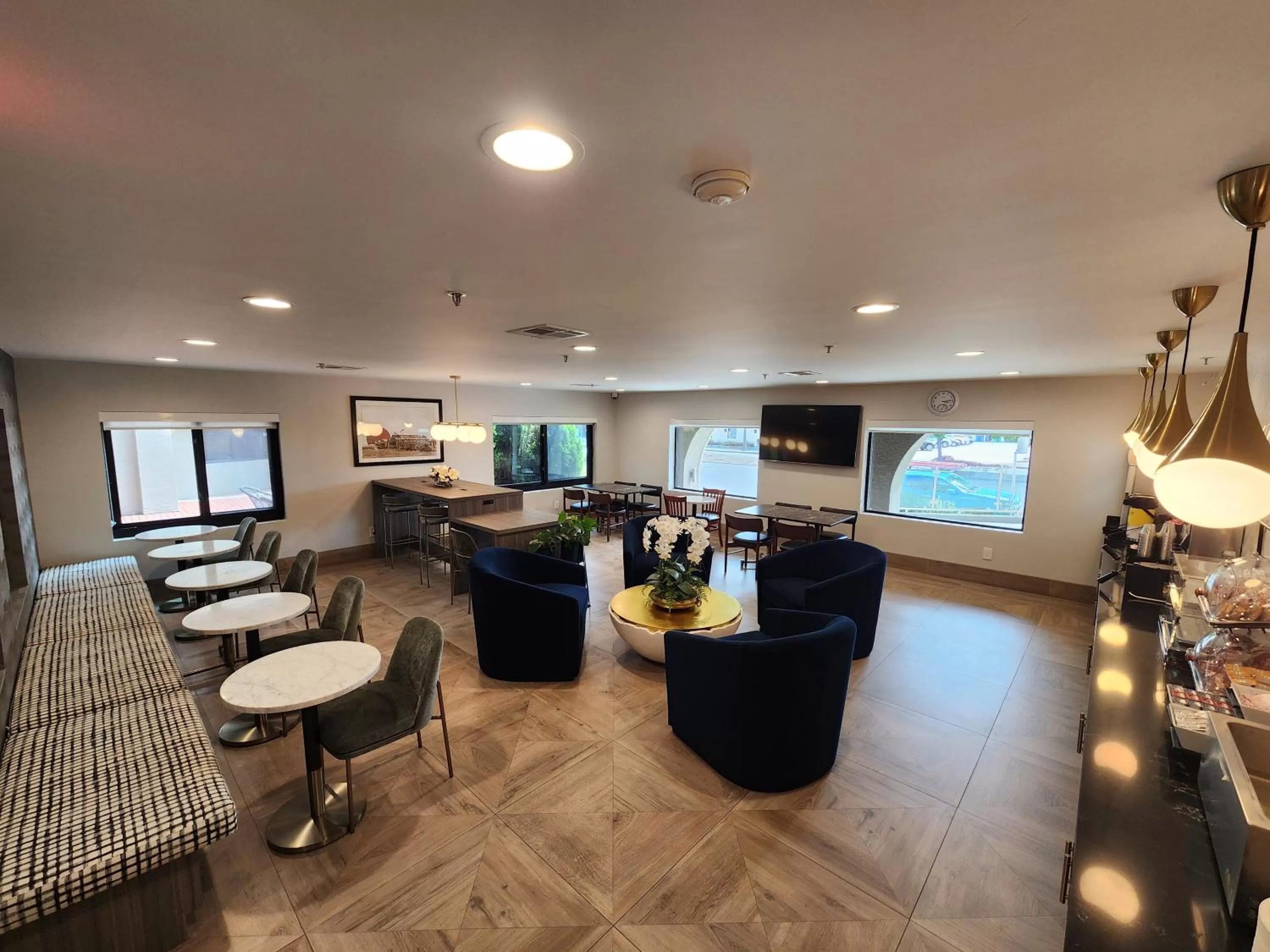 Breakfast in La Quinta by Wyndham San Francisco Airport West Millbrae FREE AIRPORT SHUTTLE