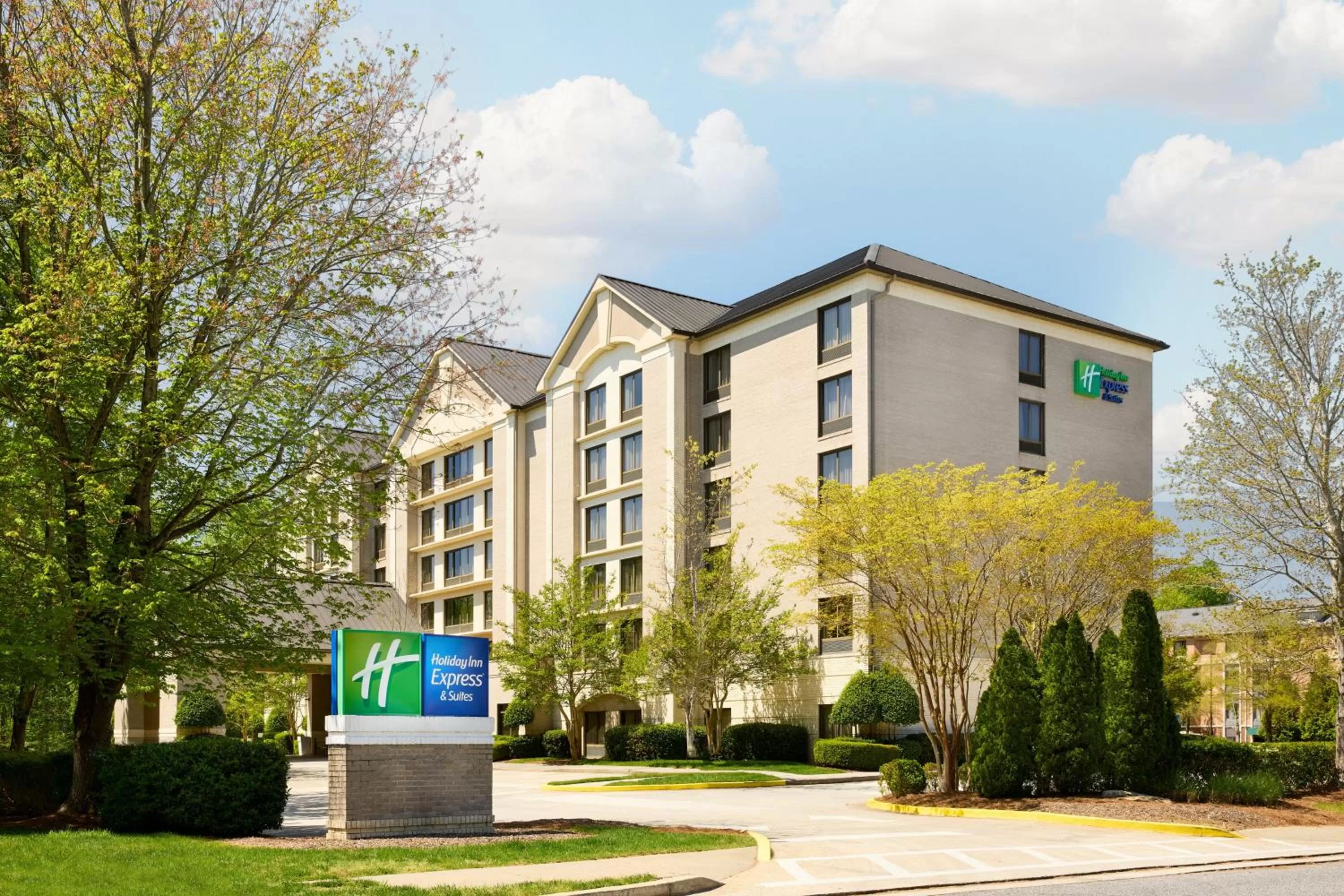 Property building in Holiday Inn Express & Suites Alpharetta by IHG