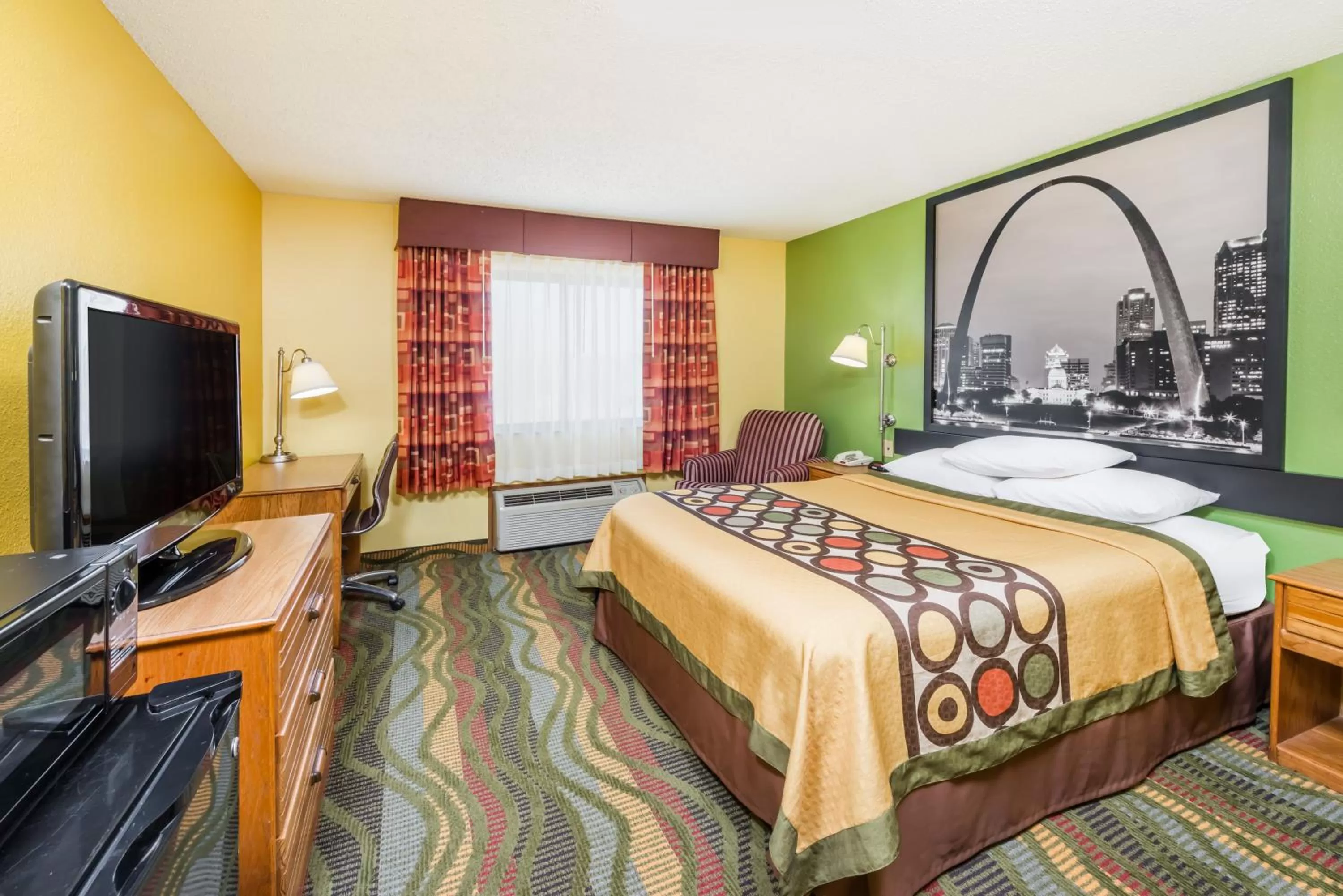 Bedroom, Bed in Super 8 by Wyndham Jacksonville