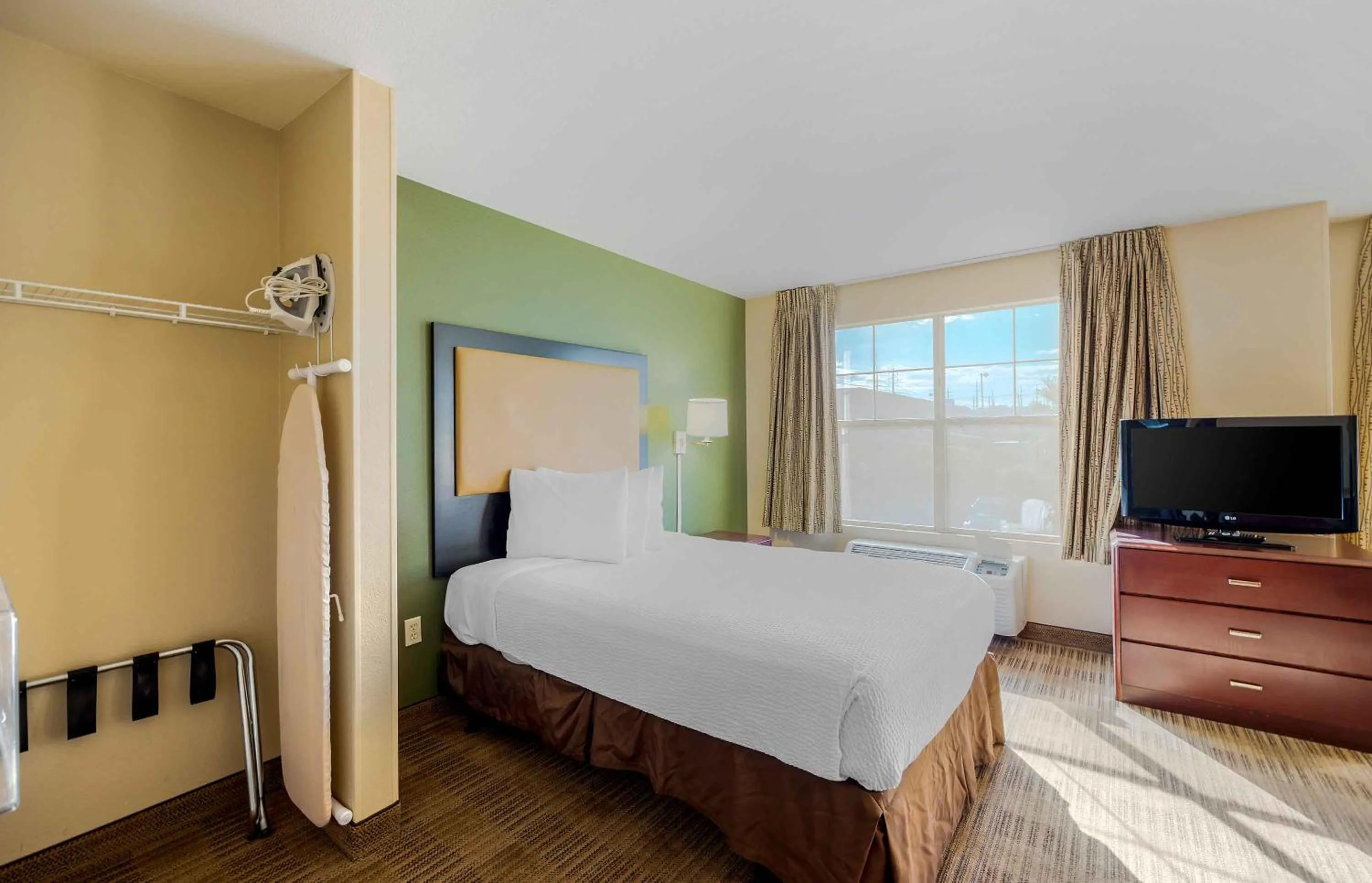 Studio with 1 Double Bed - Disability Access - Non-Smoking in MainStay Suites Las Vegas Flamingo
