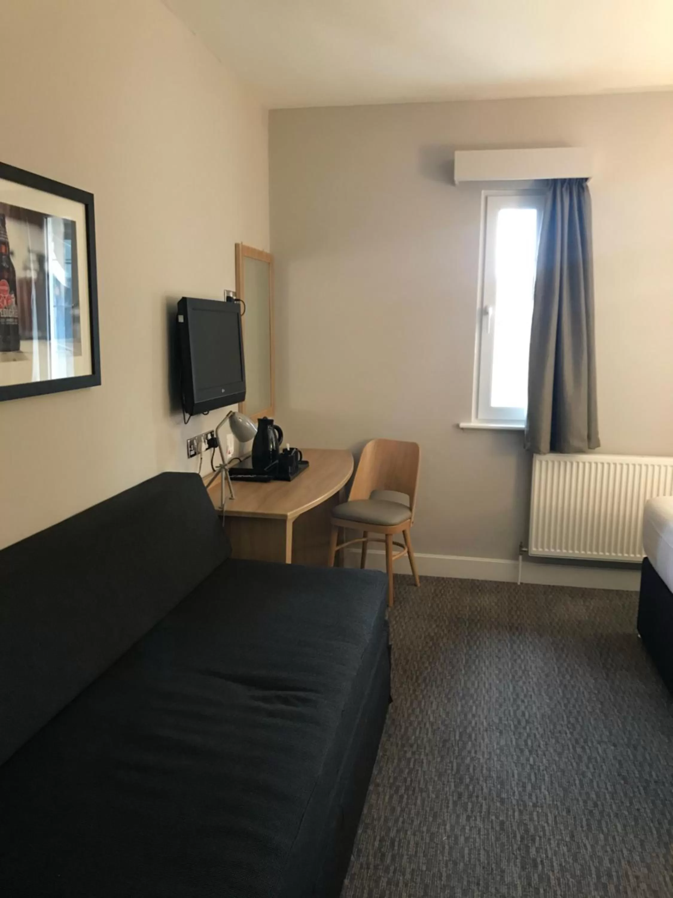 Bedroom, Bed in Crown, Droitwich by Marston's Inns