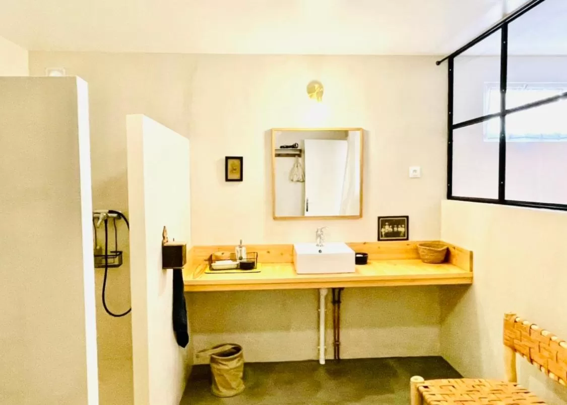 Bathroom in La Madeleine