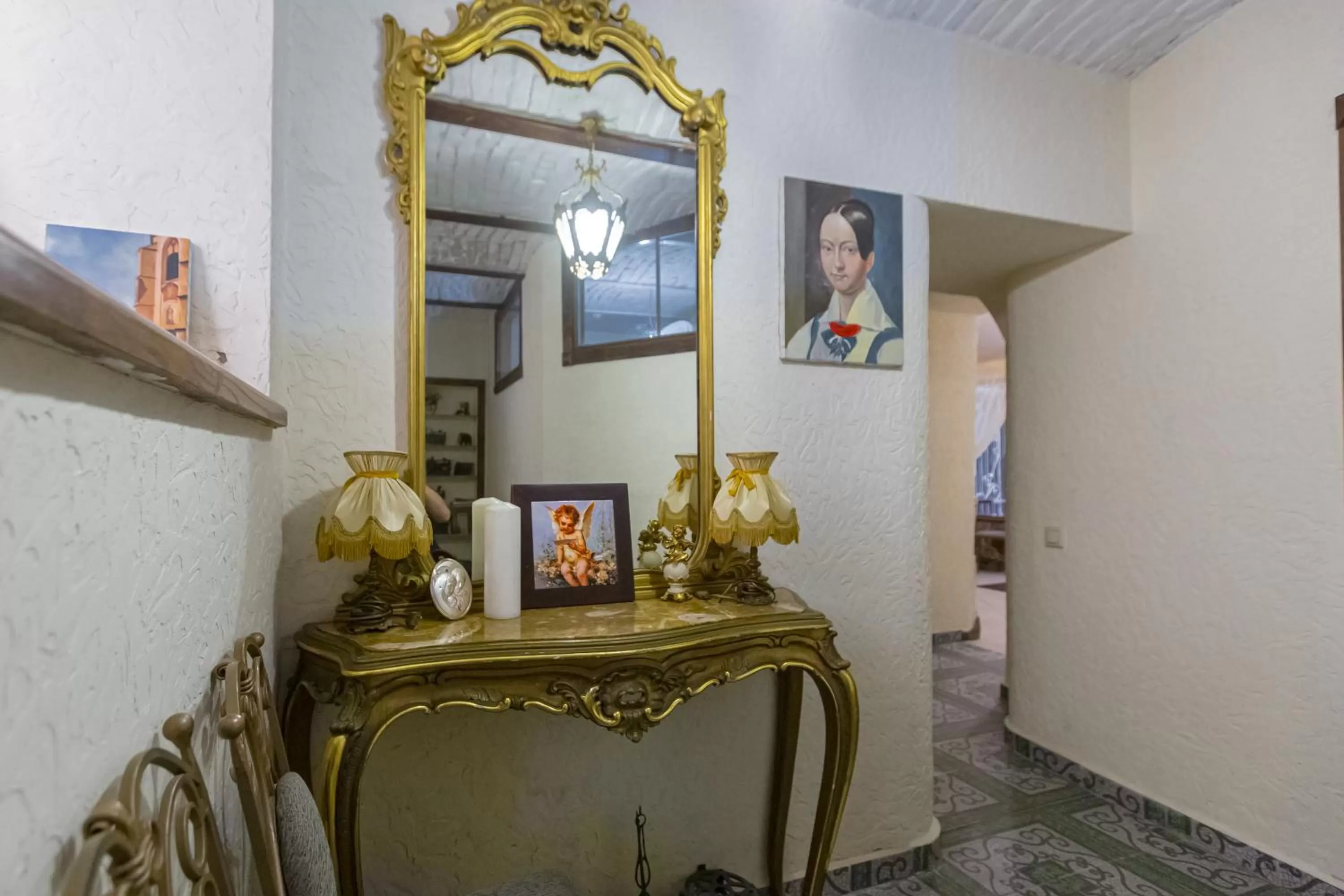 Decorative detail in Staryi Krakiv