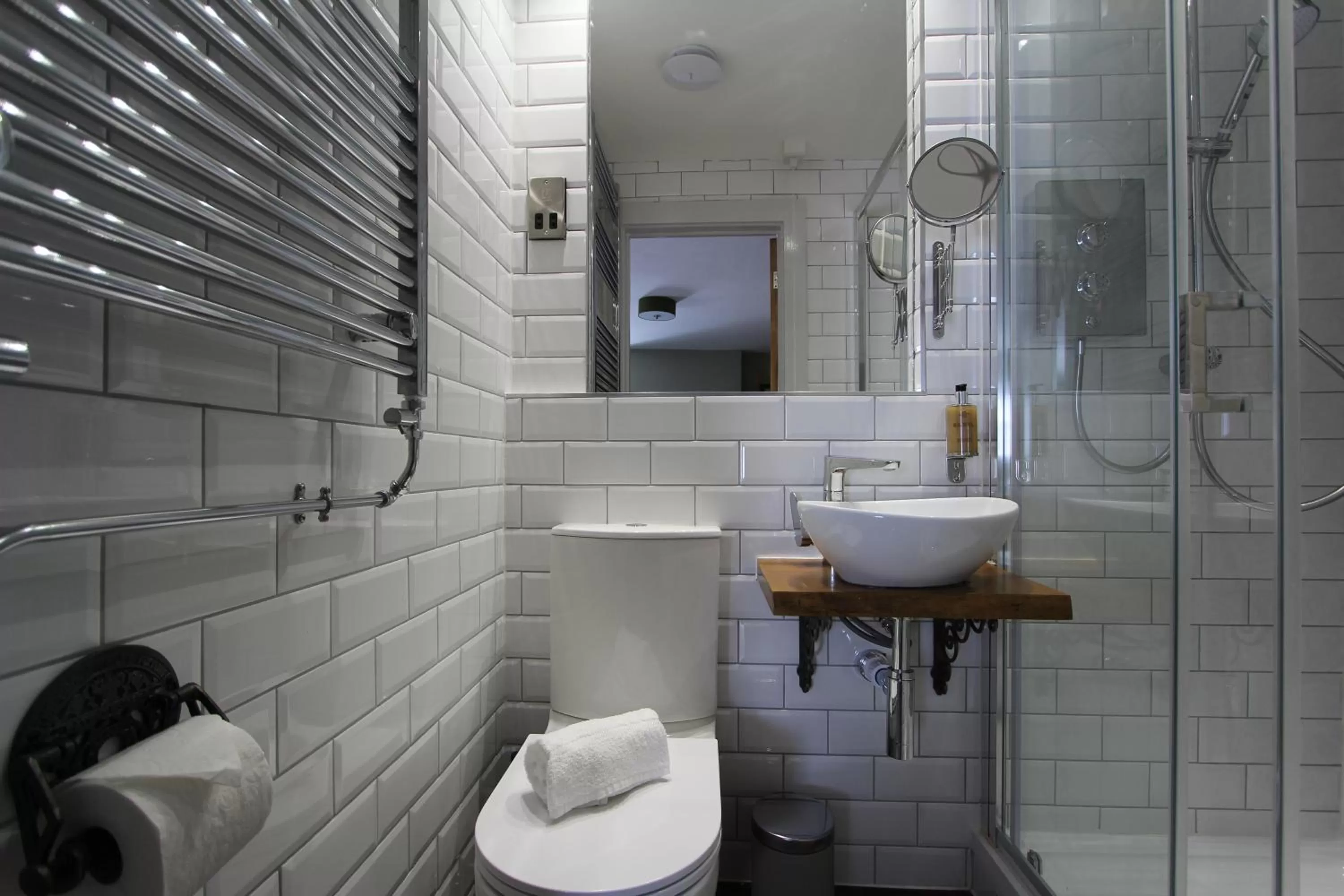 Bathroom in Tyr Winch