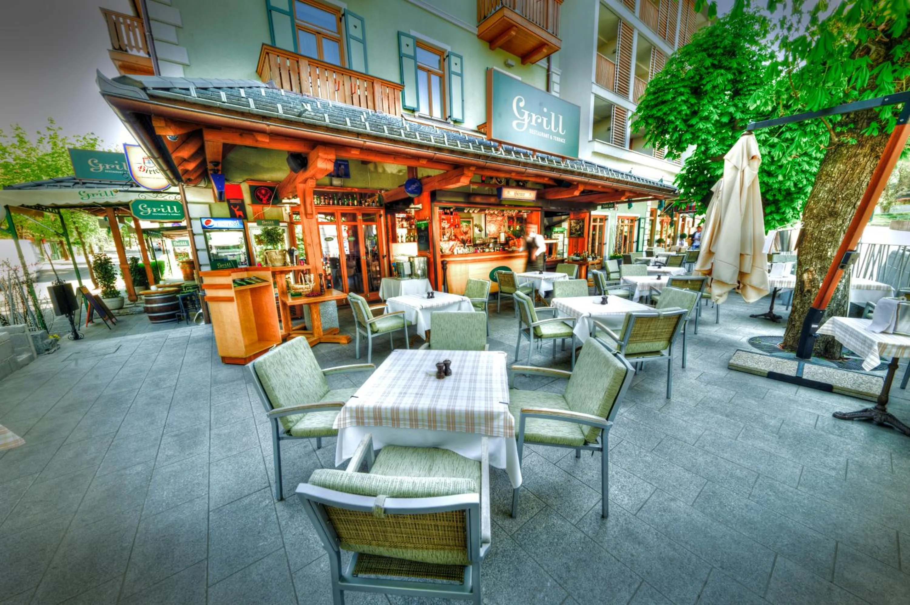 Restaurant/places to eat in Hotel Lovec