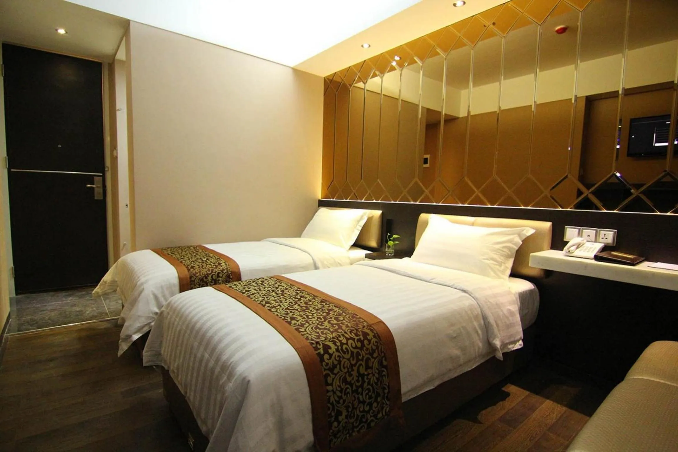 Bed in Favor Hotel Makassar City Center By LIFE