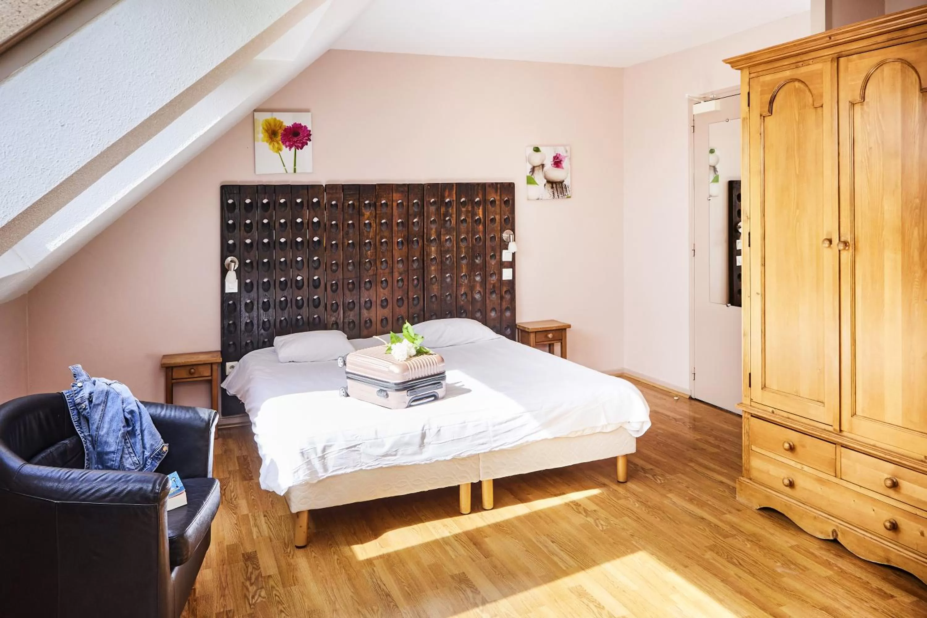 Bed in Logis Bagatelle - 51530 Dizy