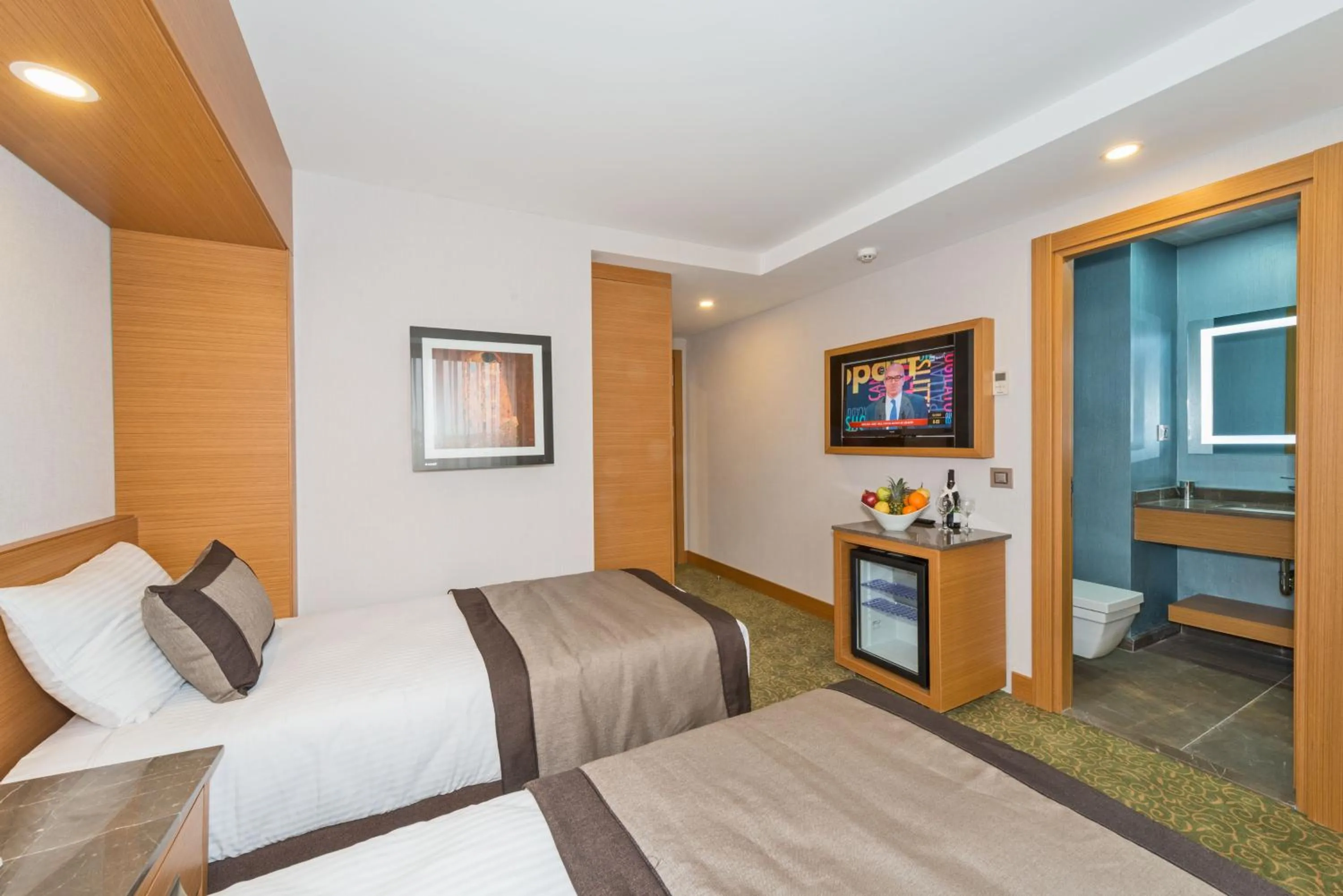 Photo of the whole room, Bed in Bisetun Hotel