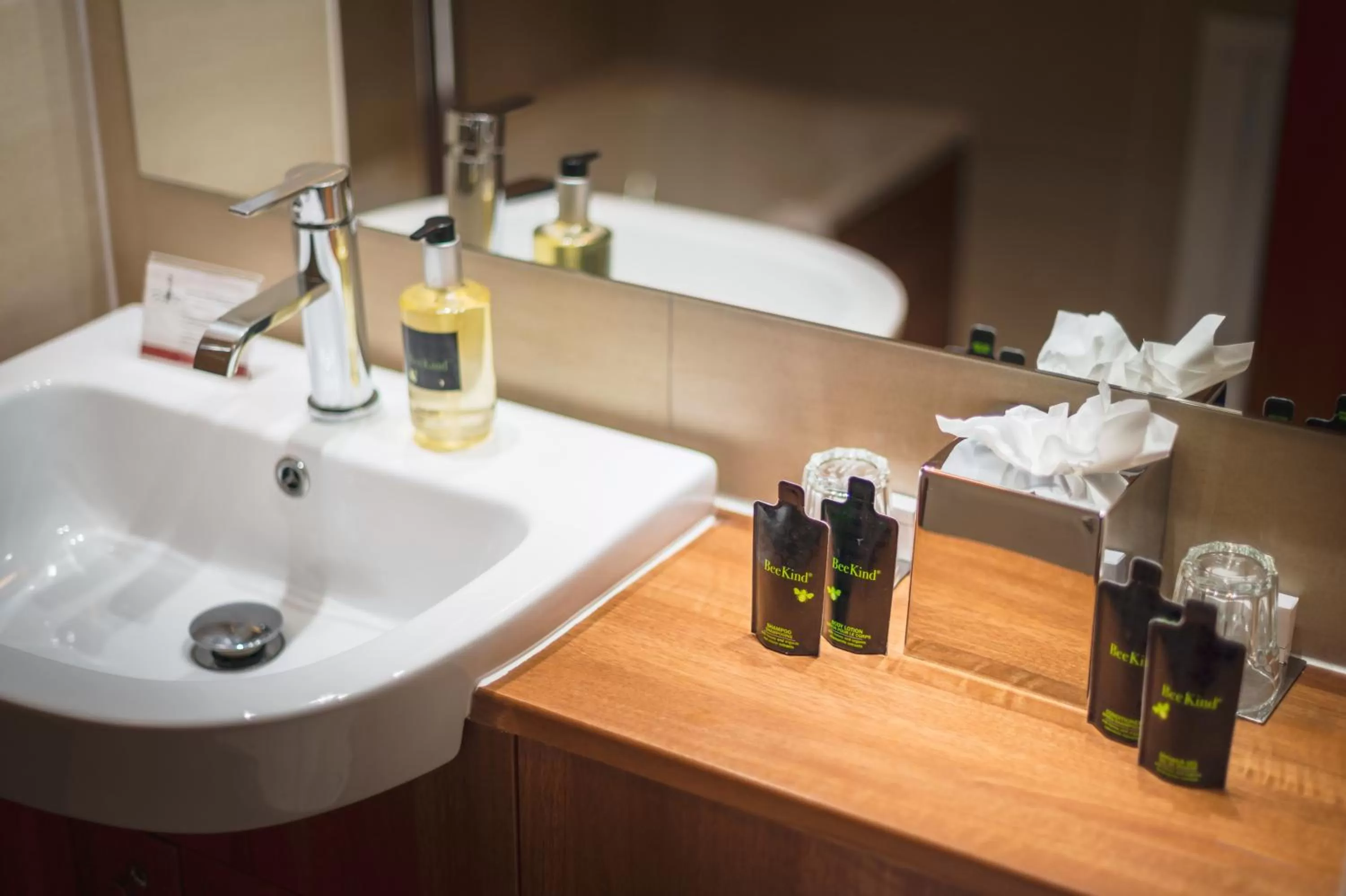 Bathroom in The Knight Residence by Mansley