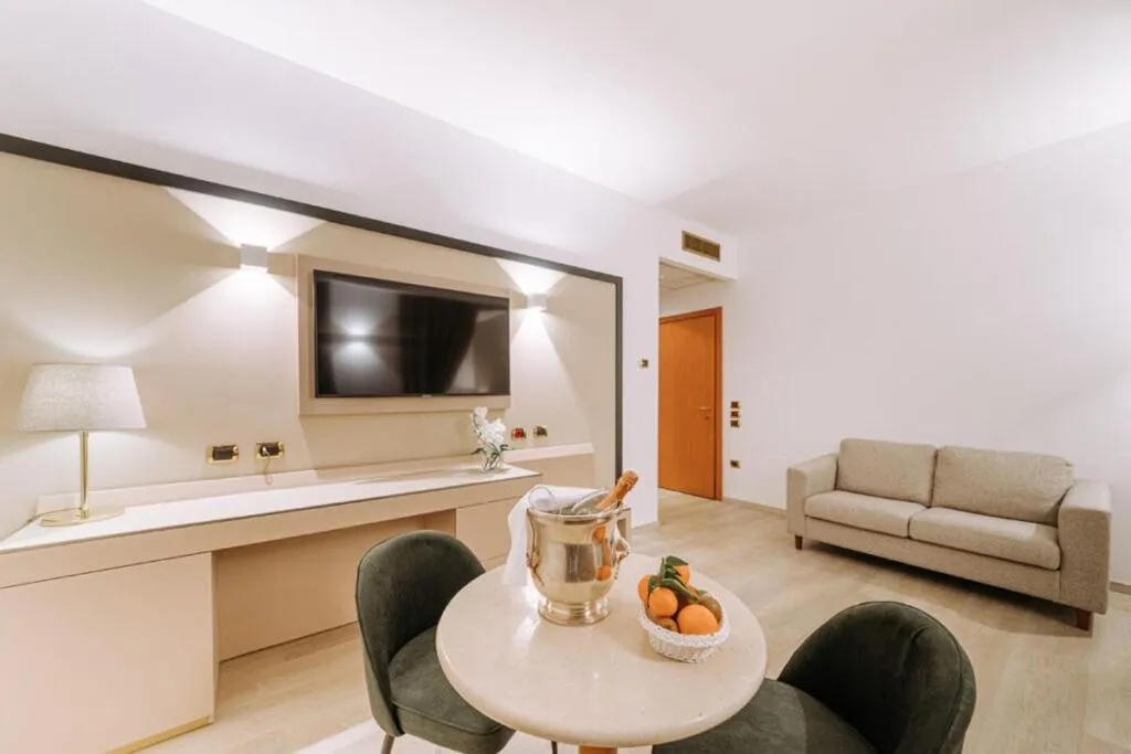 Seating area in Grand Hotel la Chiusa di Chietri