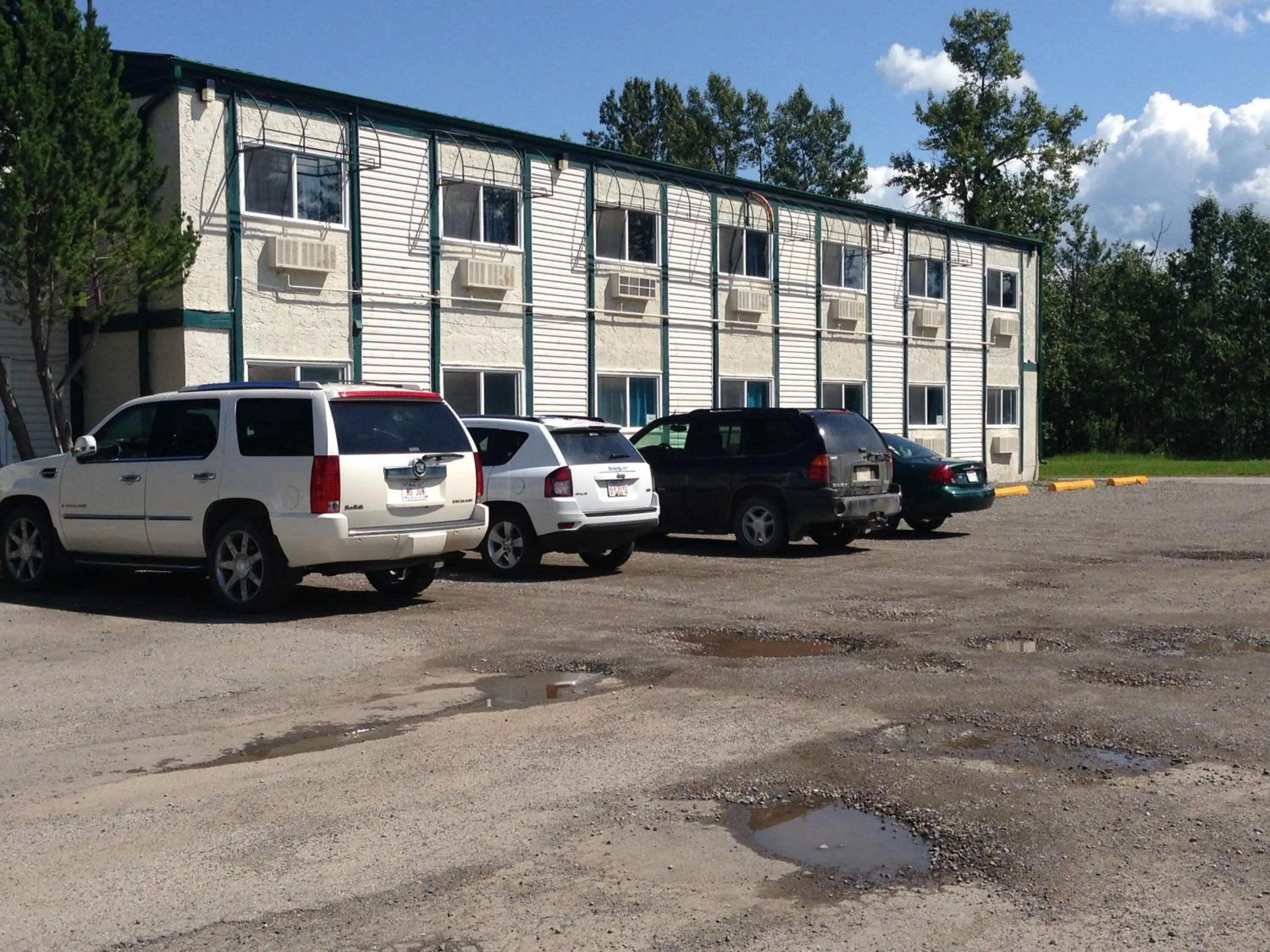 Property building in Sundre Motor Inn