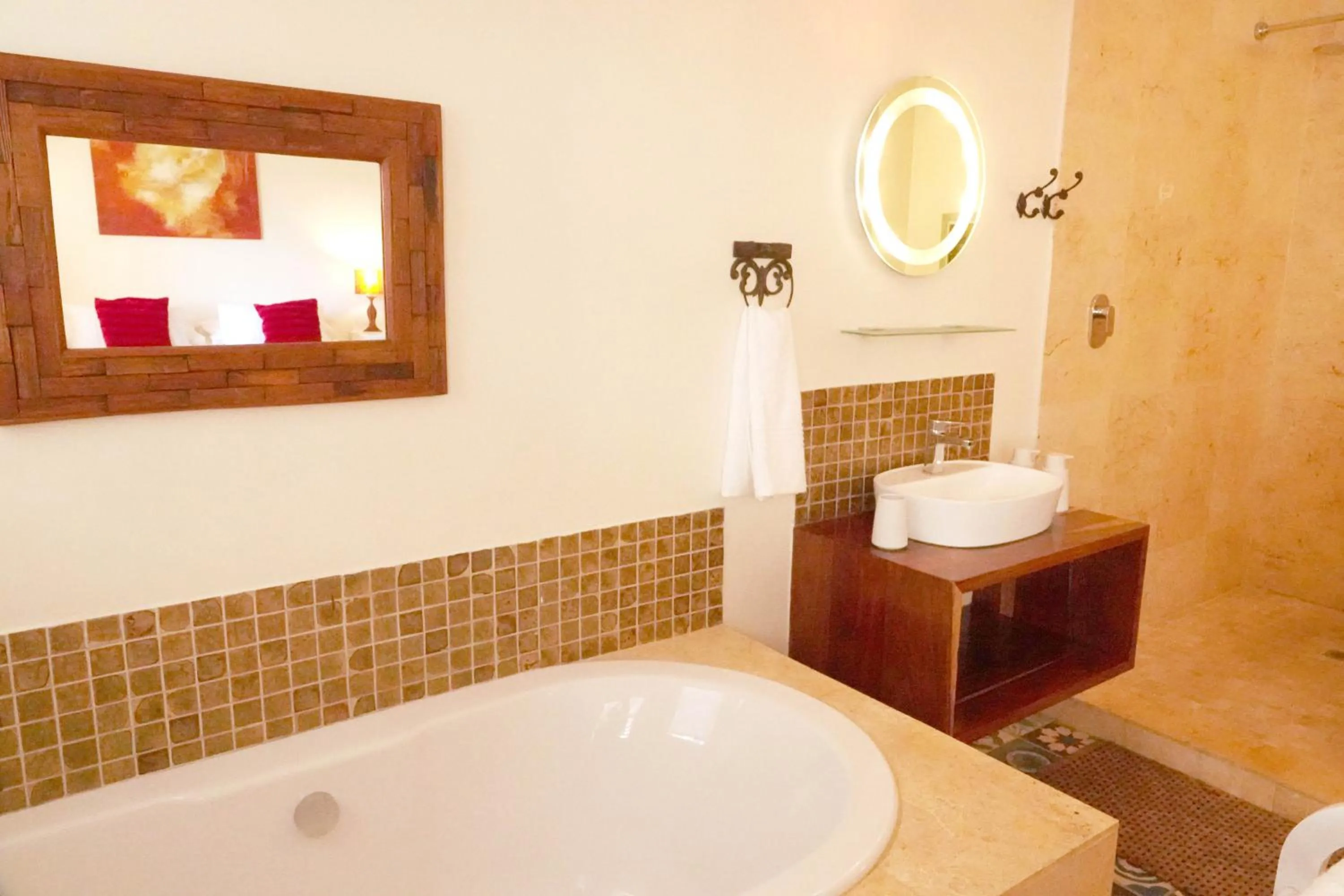 Shower in Dolphin Inn Guesthouse