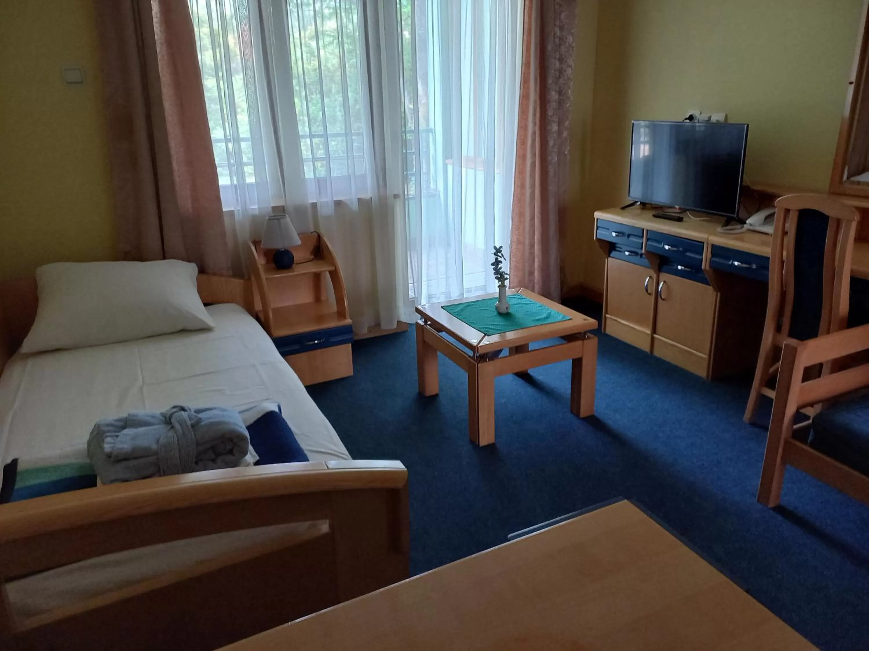 Text overlay, TV/Entertainment Center in Garni Hotel Lupus