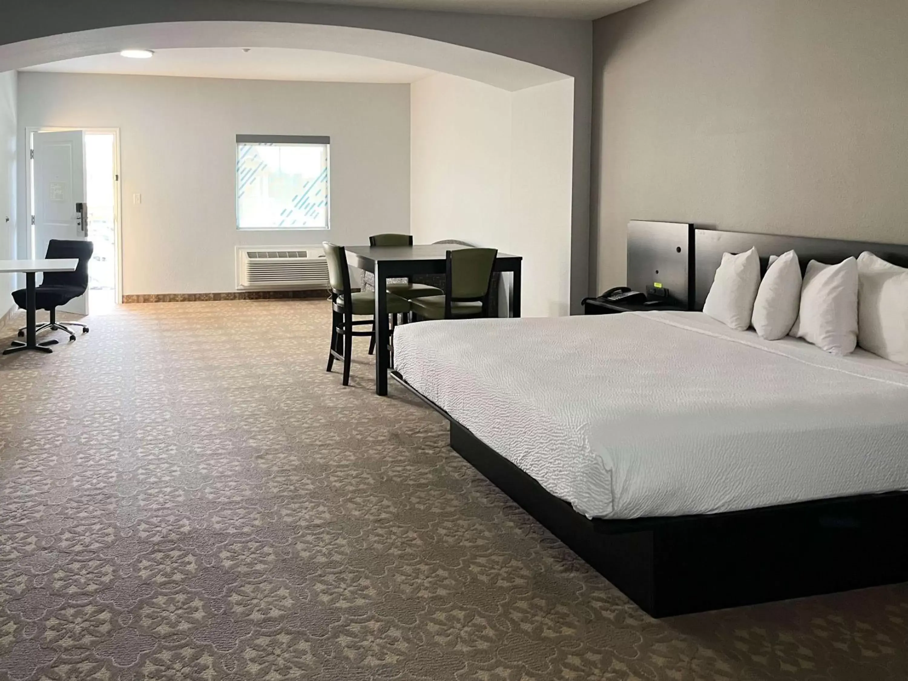 King Room with Roll-in Shower - Disability Access - Non-Smoking in Studio 6 Gonzales, TX King Room with Roll-in Shower - Disability Access - Non-Smoking in Studio 6 Gonzales, TX