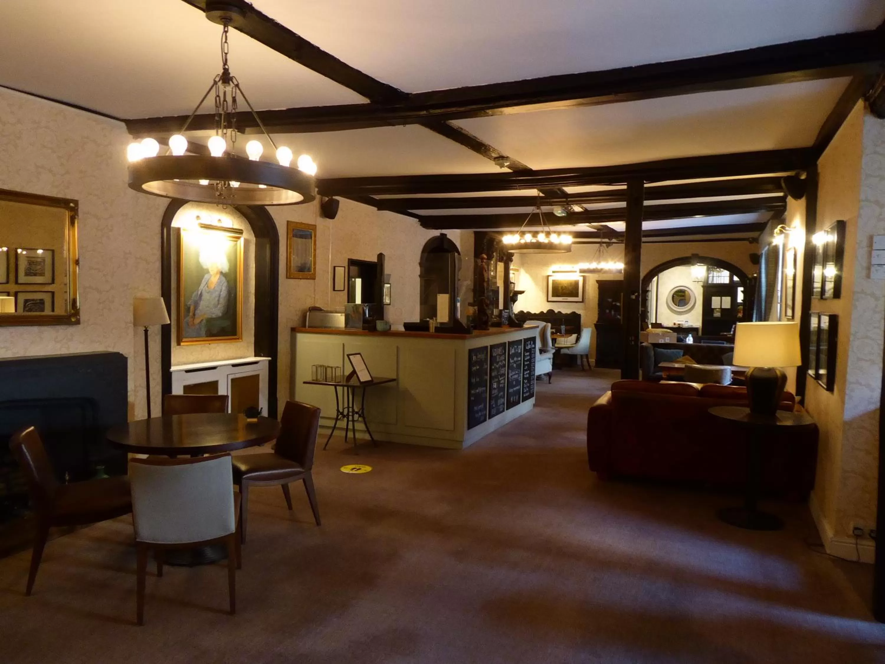 Seating area in Best Western Red Lion Hotel