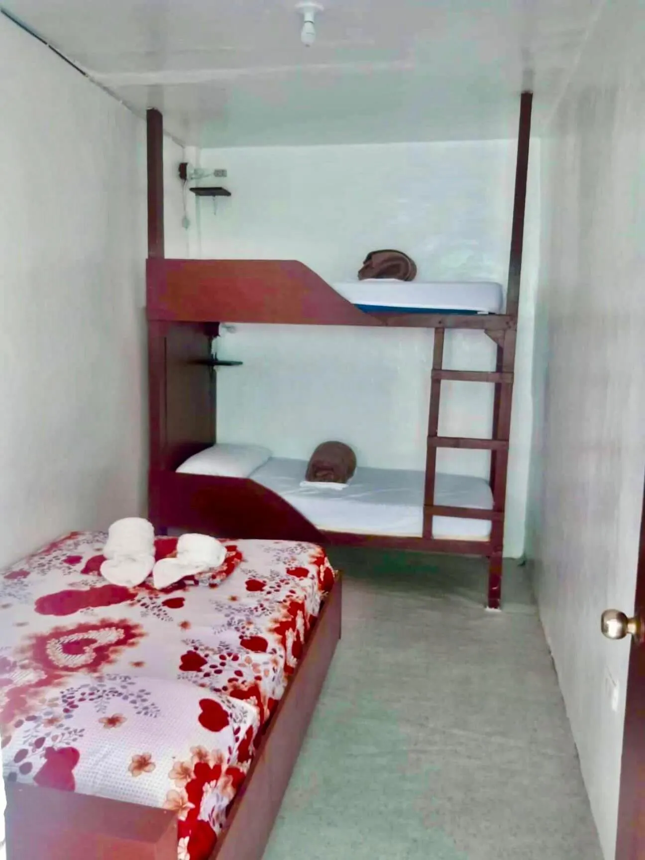Photo of the whole room, Bed in Malapascua Budget Inn MBI DIVE CENTER