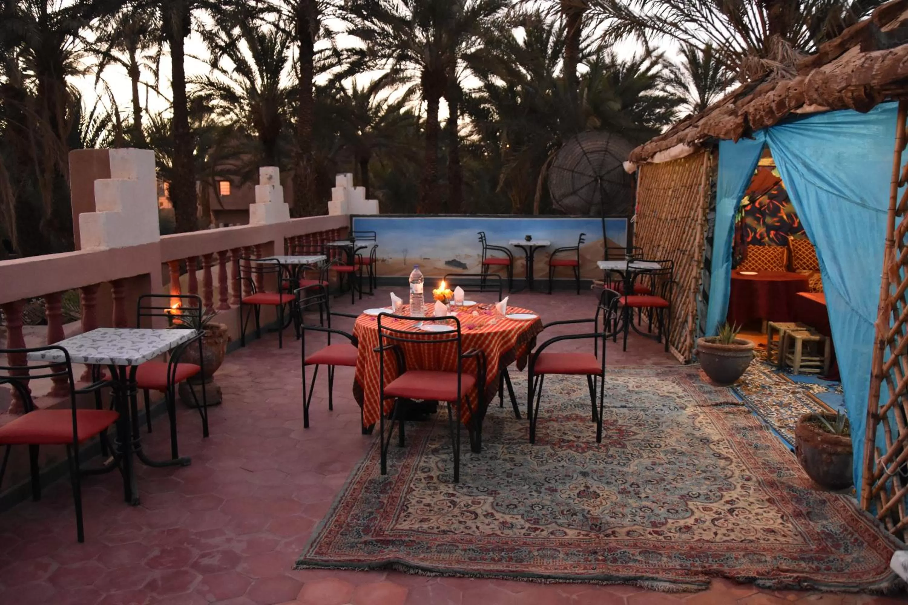 Balcony/Terrace, Restaurant/Places to Eat in Prends Ton Temps