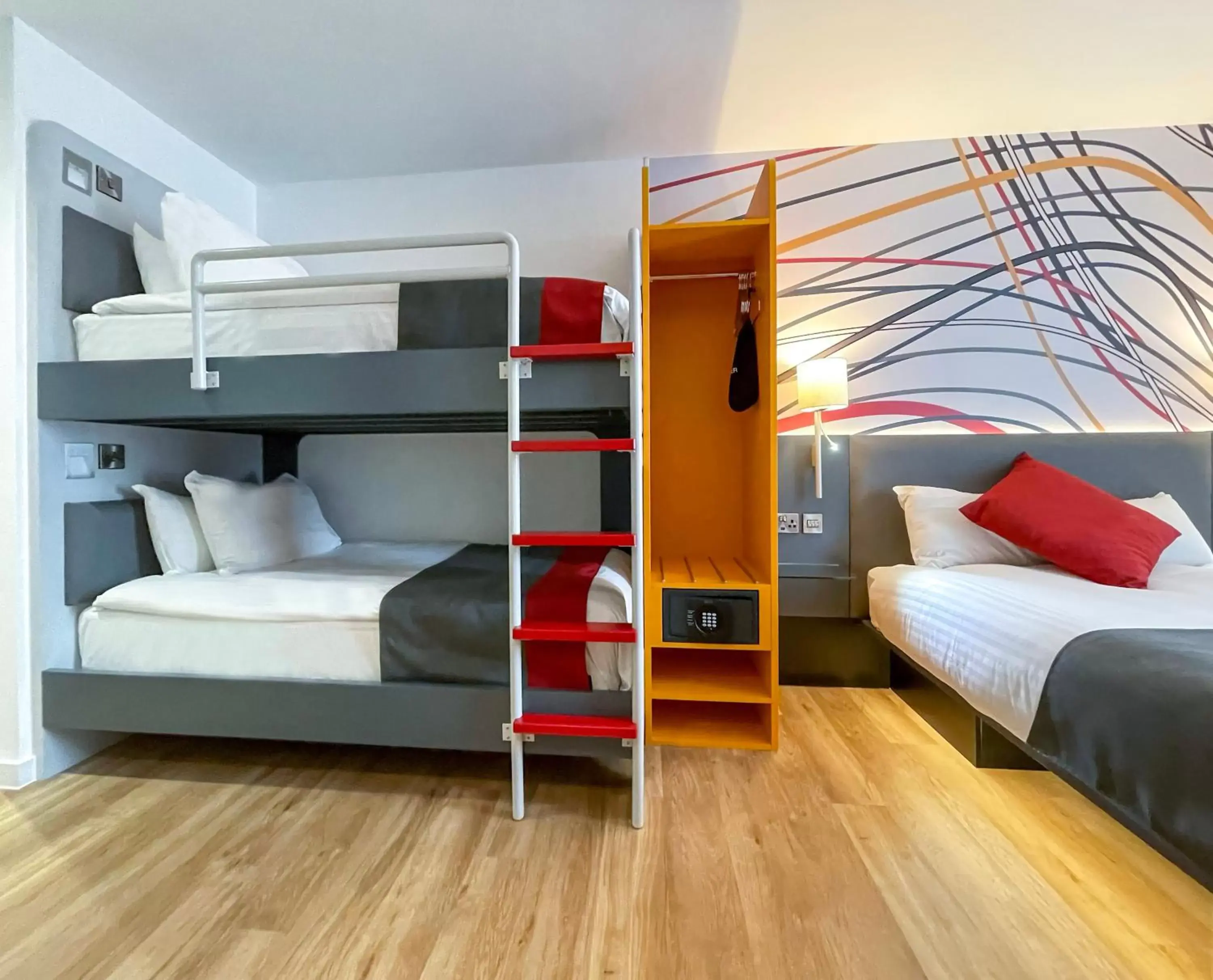 Family Room in Four Points Flex by Sheraton Cardiff Family Room in Four Points Flex by Sheraton Cardiff