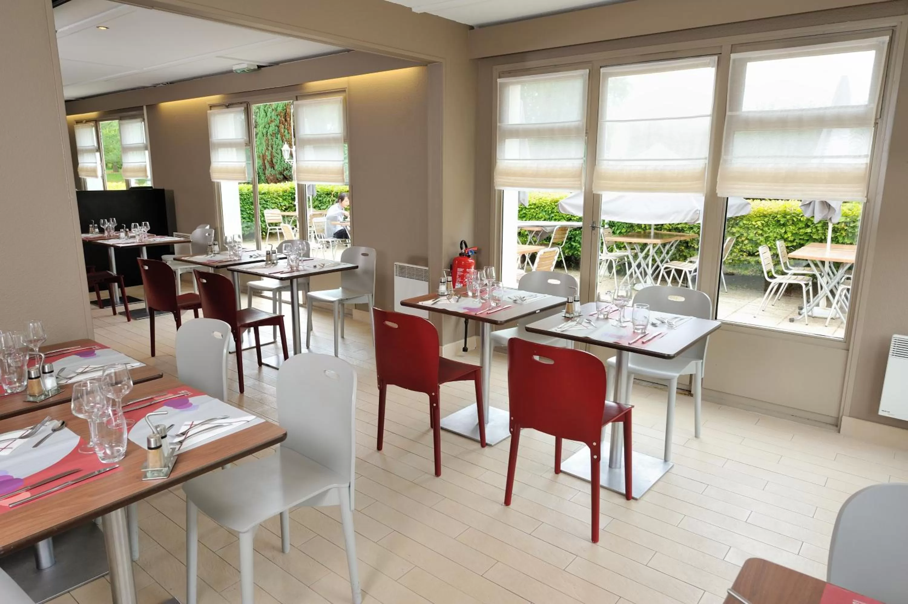 Restaurant/places to eat in Campanile Reims Est - Taissy