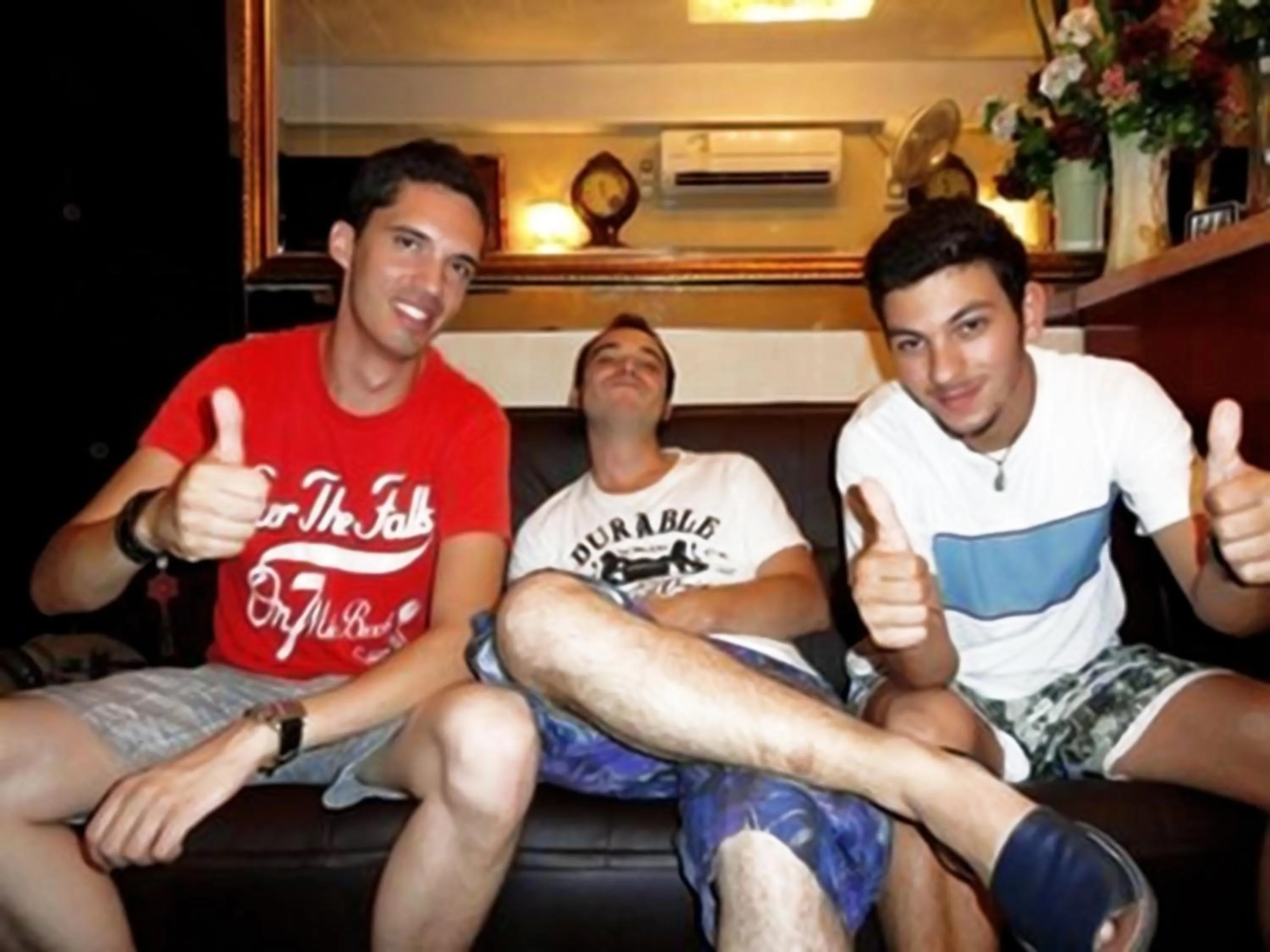 People in Paris Guest House DHILLON HOTEL HK LTD 24 HOUR RECEPTION BLOCK D E 10F