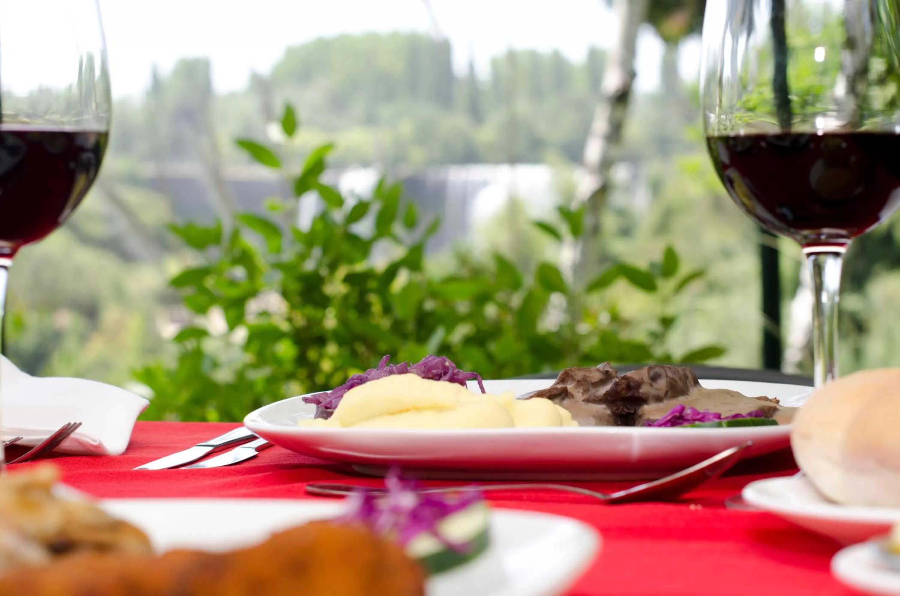 Restaurant/places to eat in Hotel Salto Del Laja