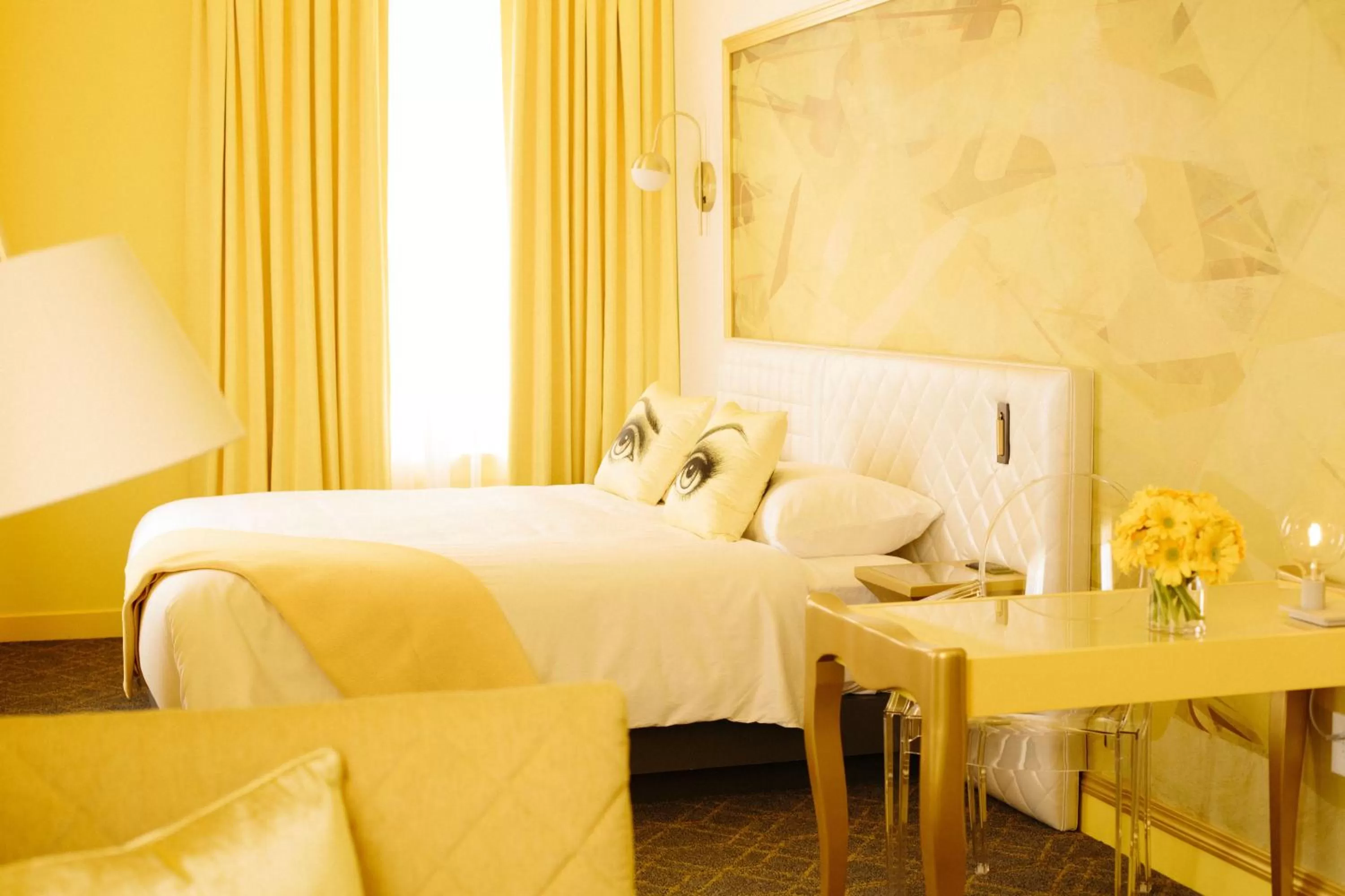 King Room in Angad Arts Hotel St Louis, Tapestry Collection by Hilton