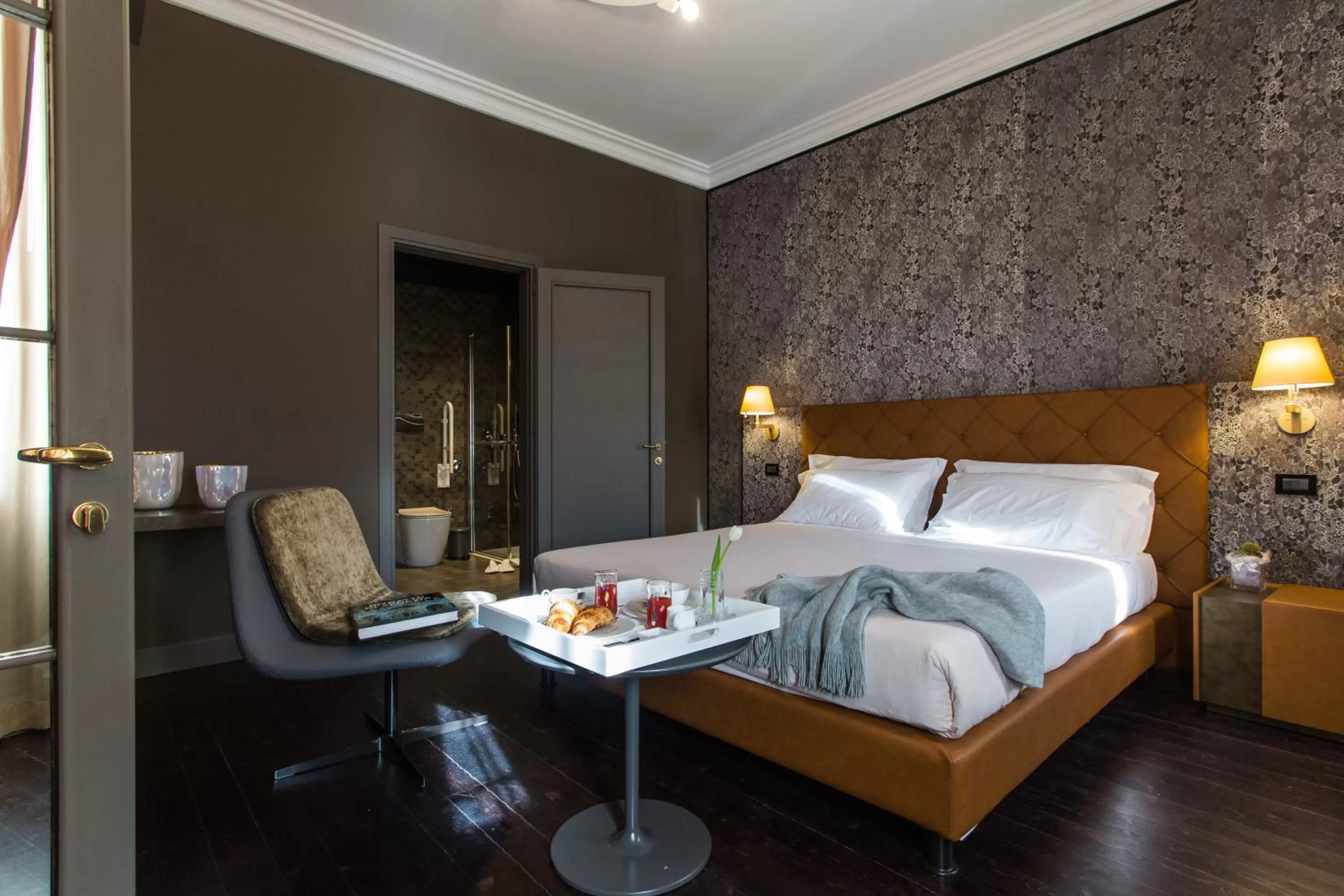 Photo of the whole room, Bed in Riva del Vin BOUTIQUE HOTEL