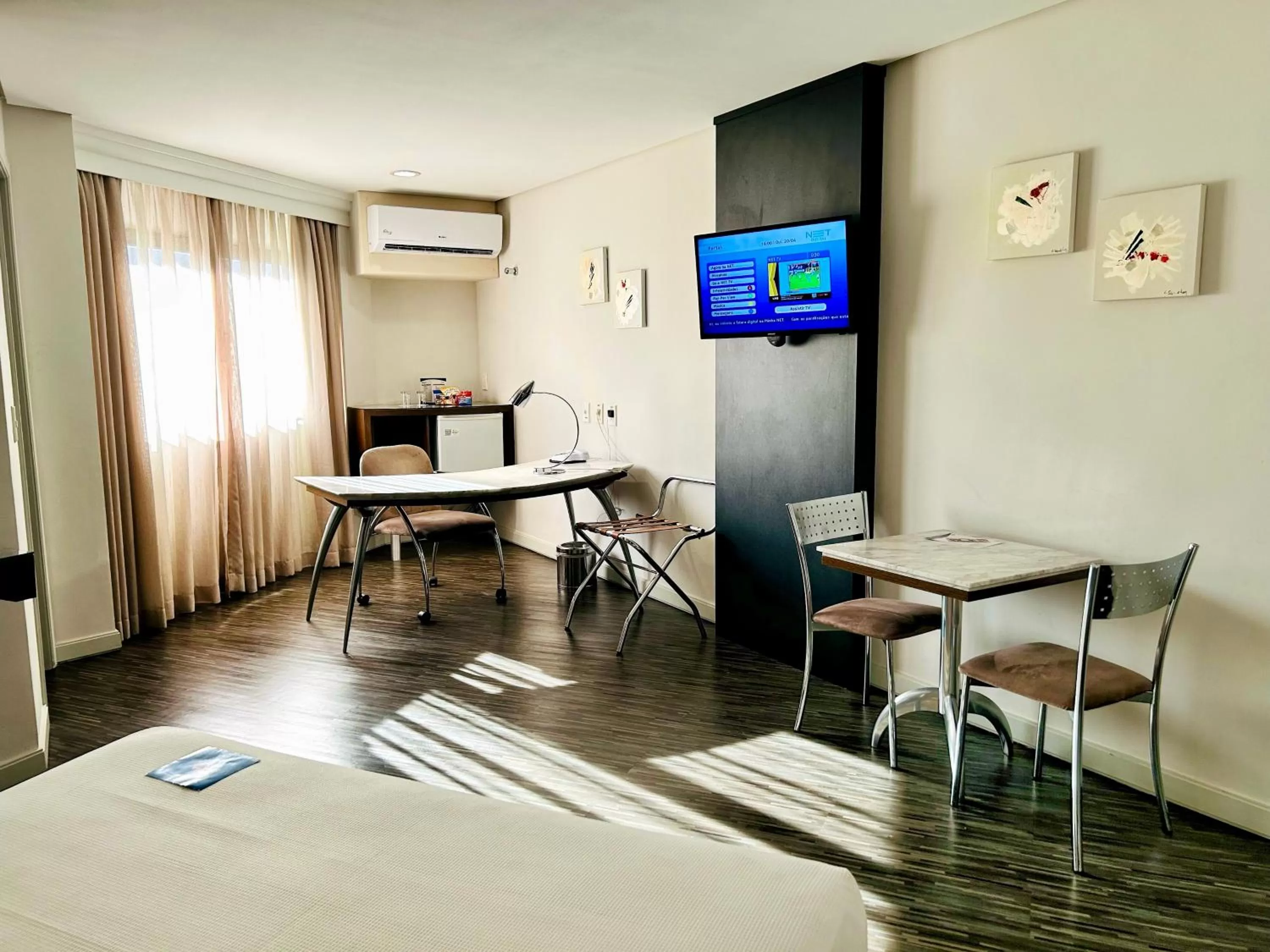 Photo of the whole room, Bed in Blue Tree Towers Joinville