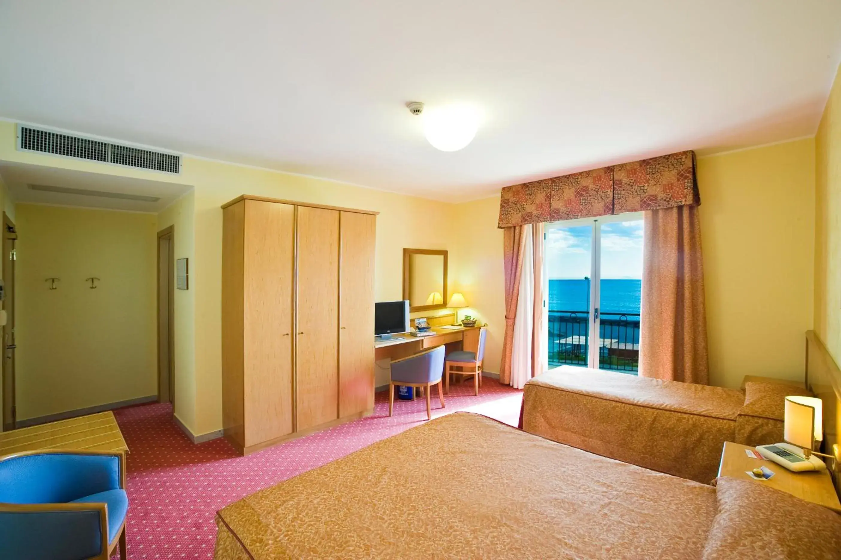 Superior Double or Twin Room with Sea View in Hotel La Tonnara Superior Double or Twin Room with Sea View in Hotel La Tonnara