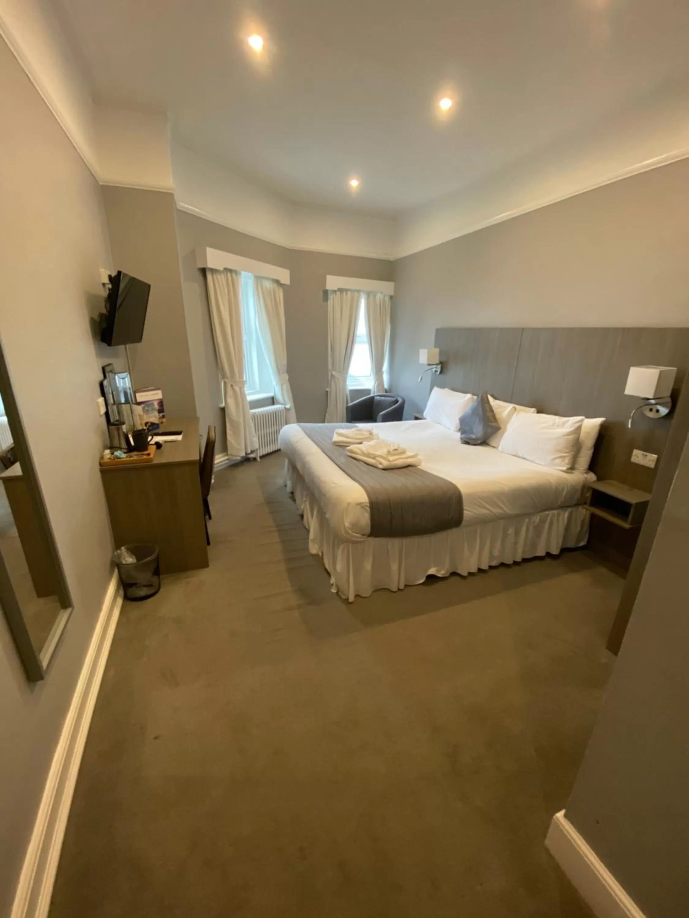 Photo of the whole room, Bed in Cottonwood Boutique