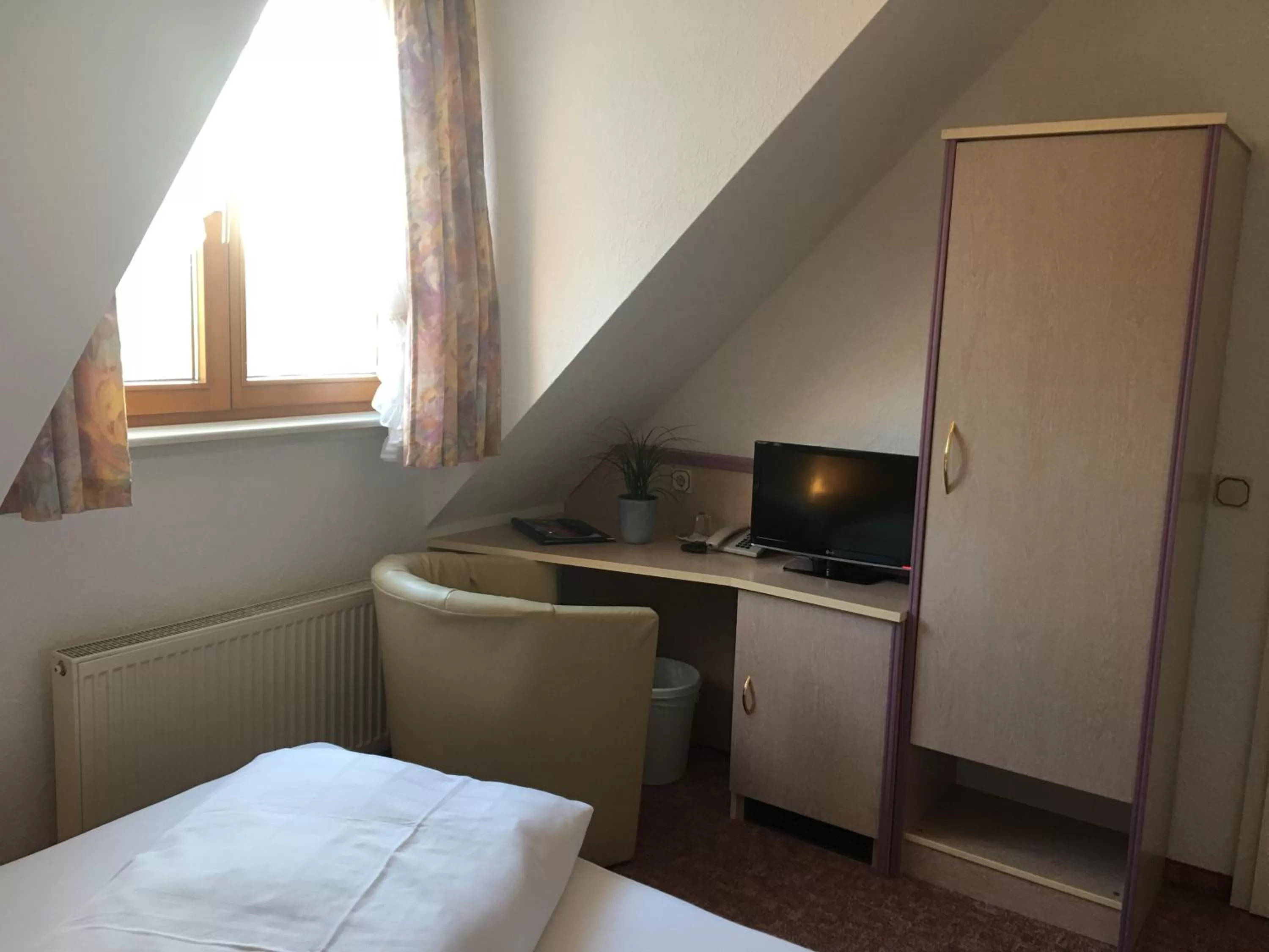 Photo of the whole room, Bed in Hotel & Restaurant Park Cafe ISA