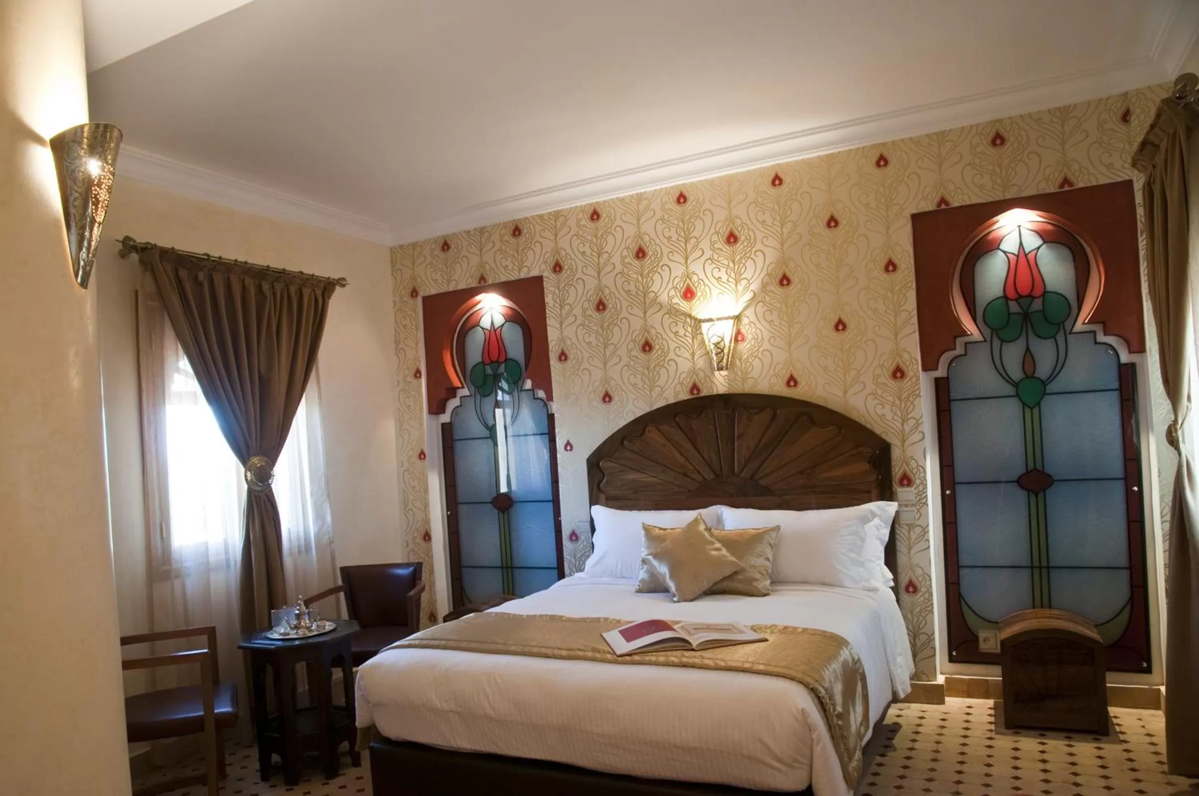 Photo of the whole room, Bed in Le Temple Des Arts