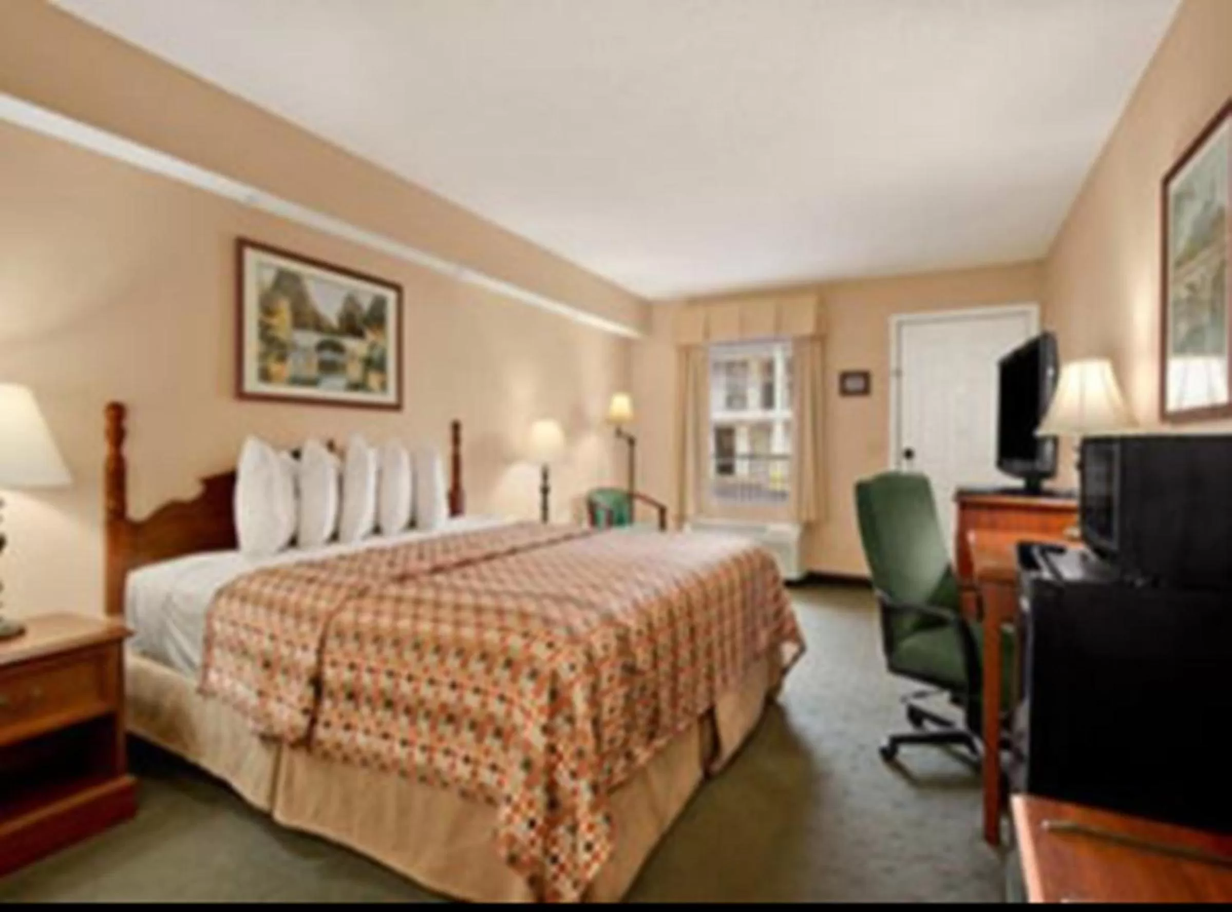 Photo of the whole room, Bed in Baymont by Wyndham Sanford