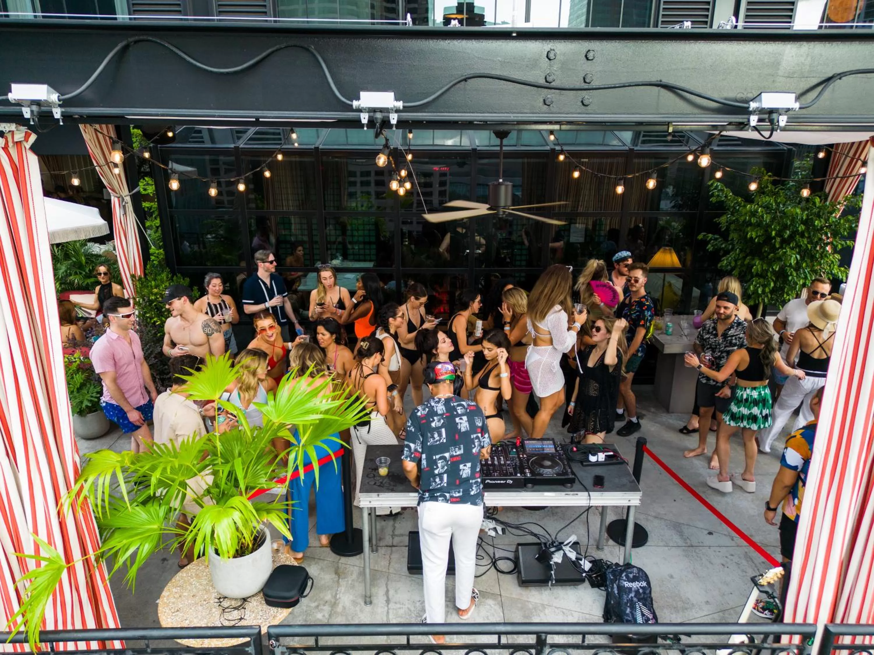 Evening entertainment in Virgin Hotels New Orleans