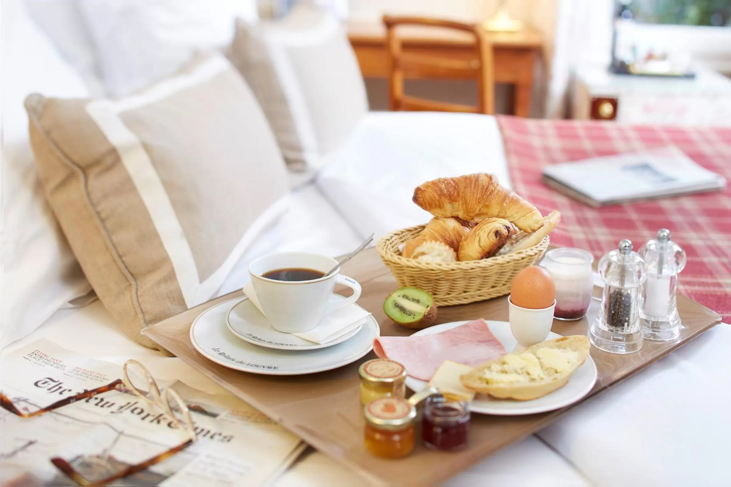 Breakfast in Relais Du Louvre
