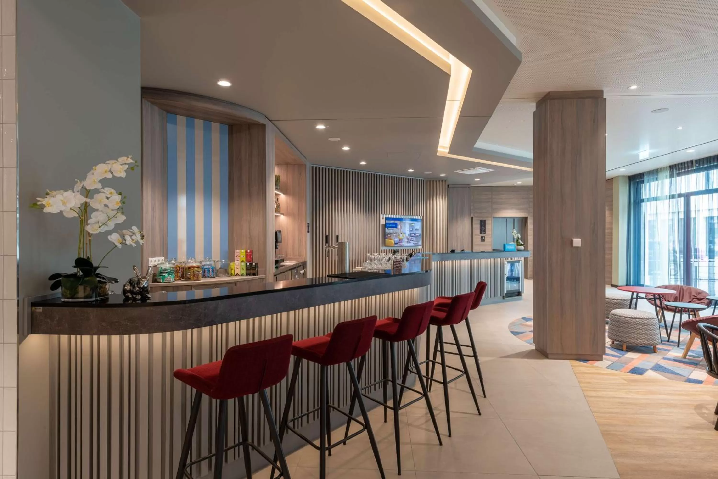 Lounge or bar in Hampton By Hilton Munich City North