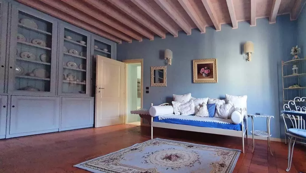Living room, Bed in Borgo alla Sorgente