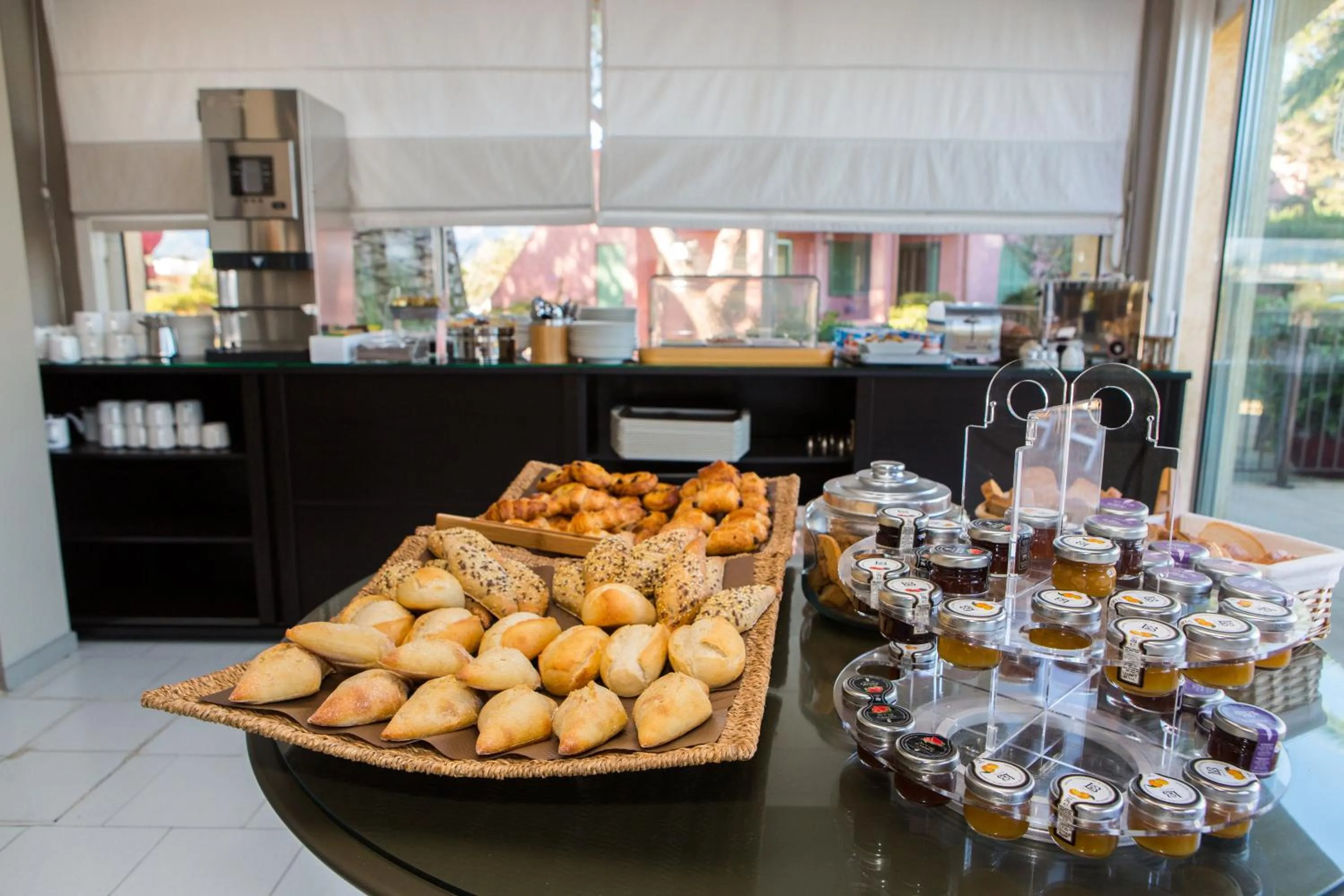 Restaurant/places to eat in Hotel Cesario