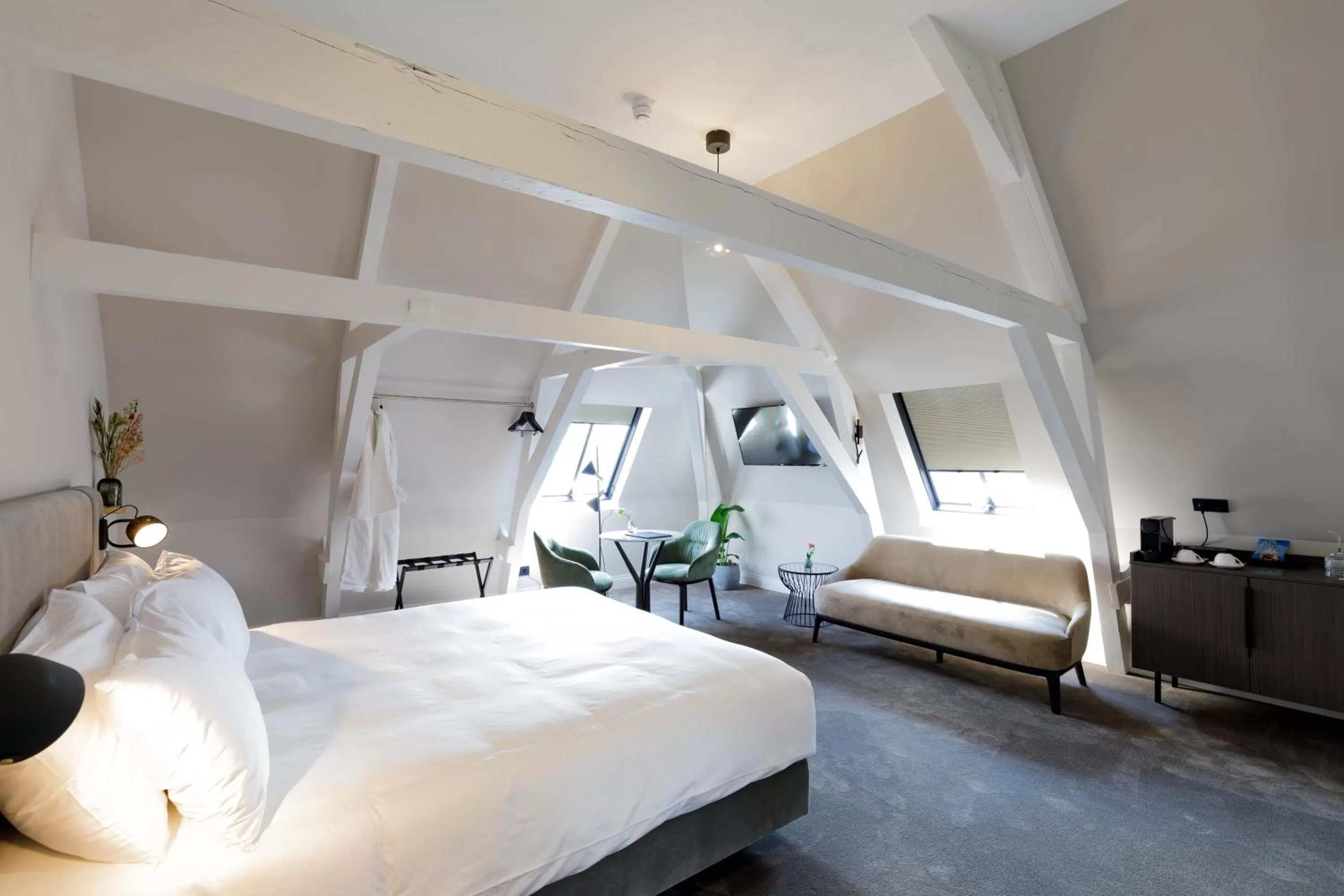 Bed in Hotel Flora Batava