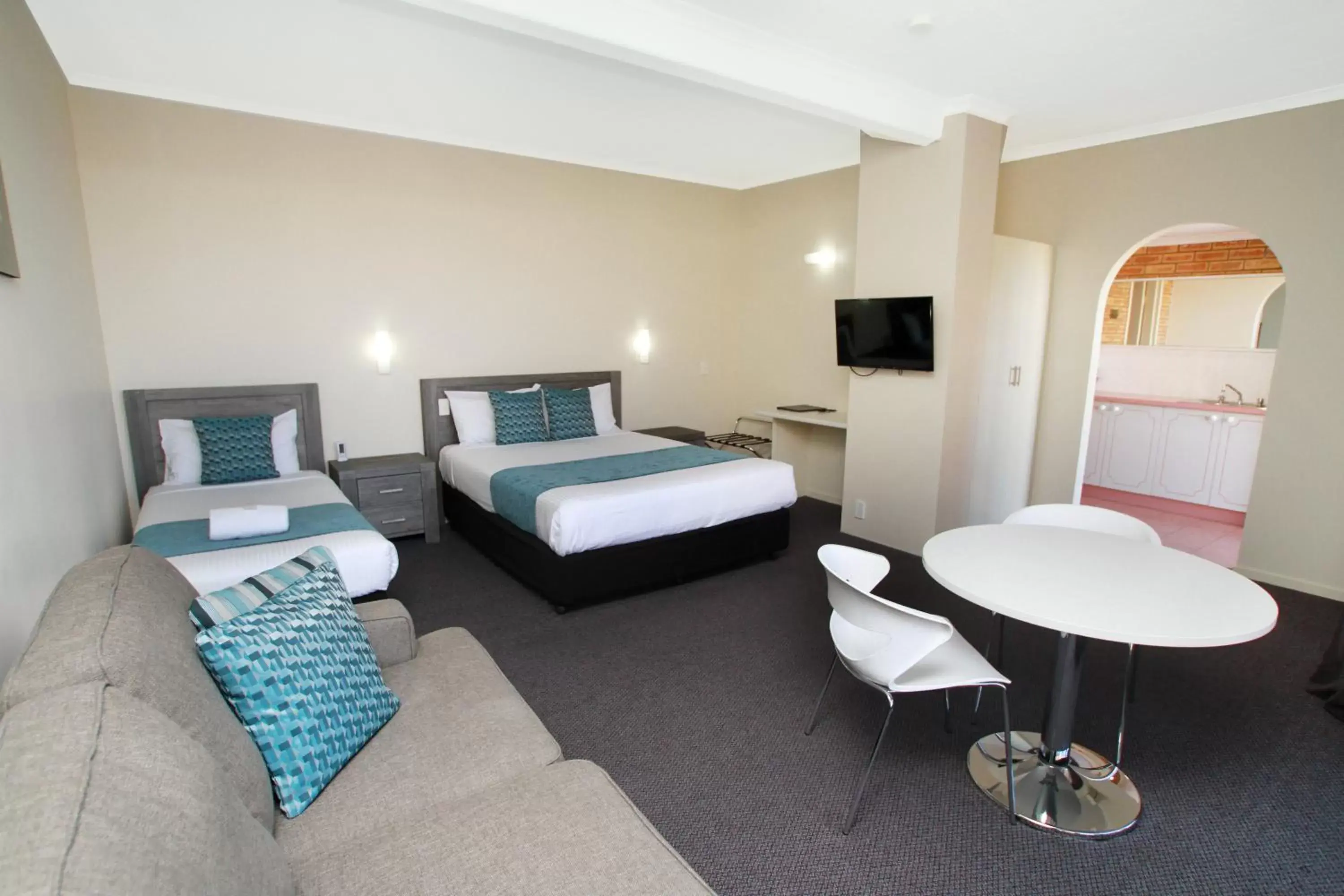 Deluxe Triple Room in Twofold Bay Motor Inn Deluxe Triple Room in Twofold Bay Motor Inn