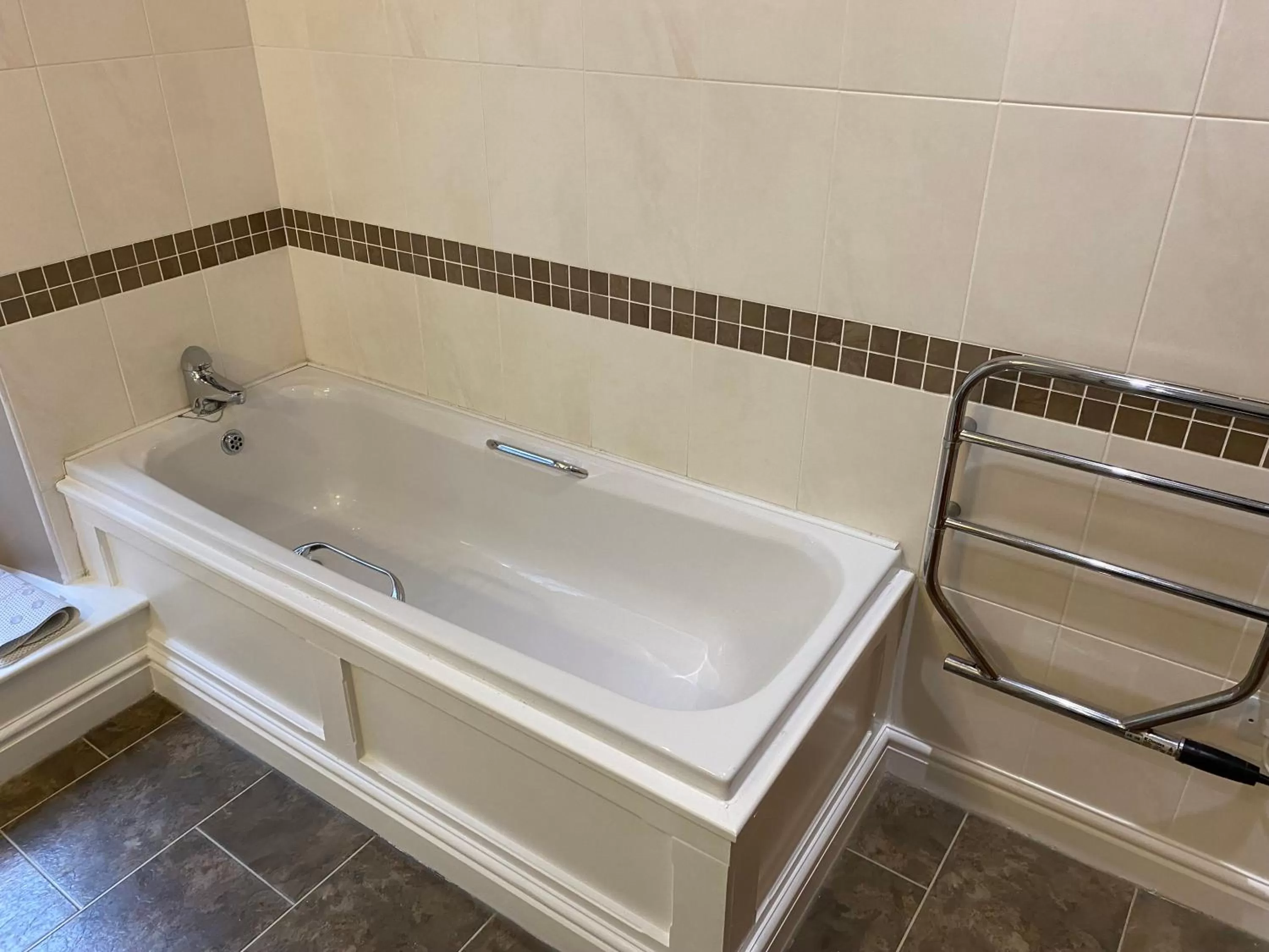 Bathroom in Grapes Hotel, Bar & Restaurant Snowdonia Nr Zip World