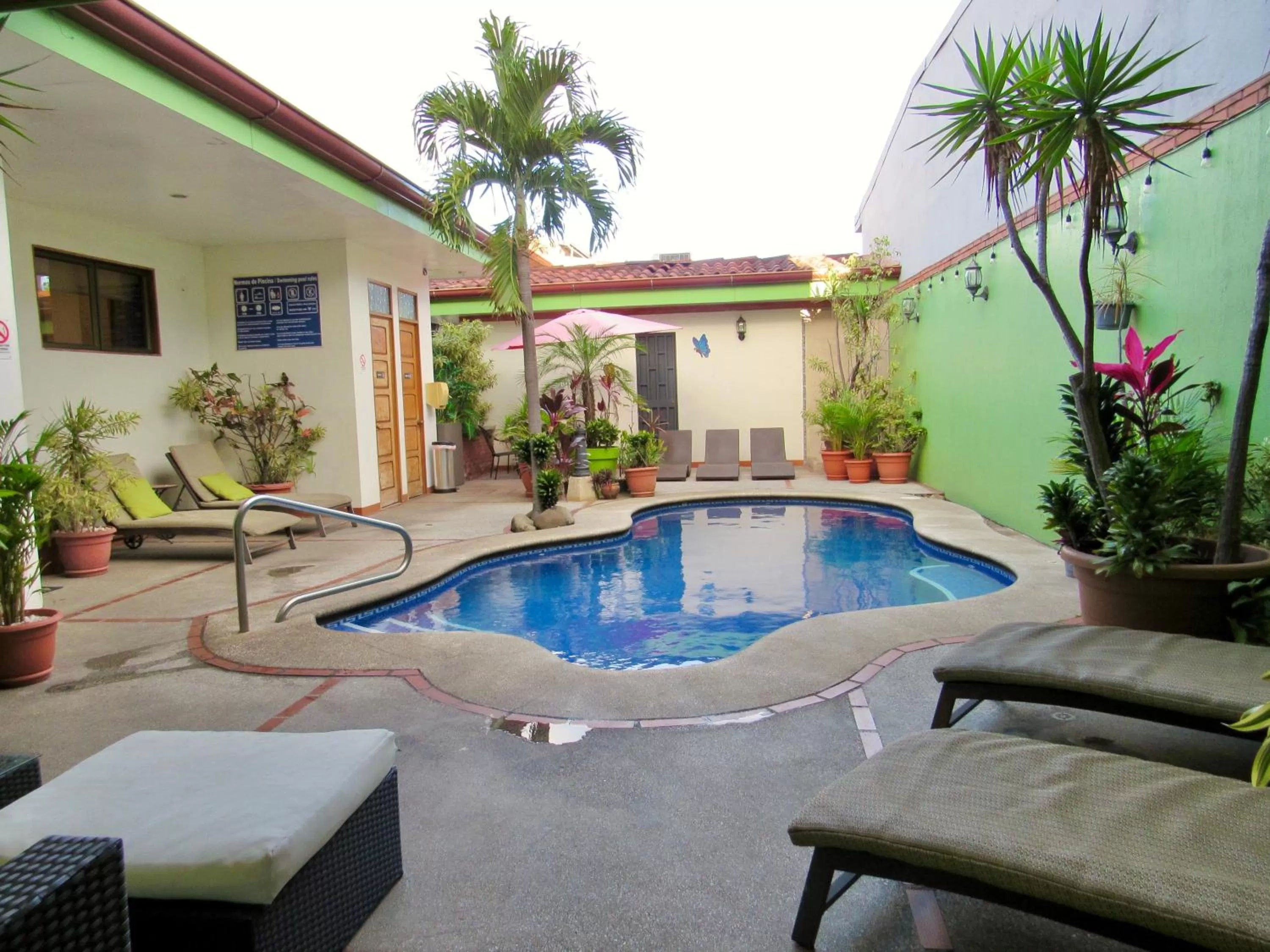 Property building in Hotel La Guaria Inn & Suites