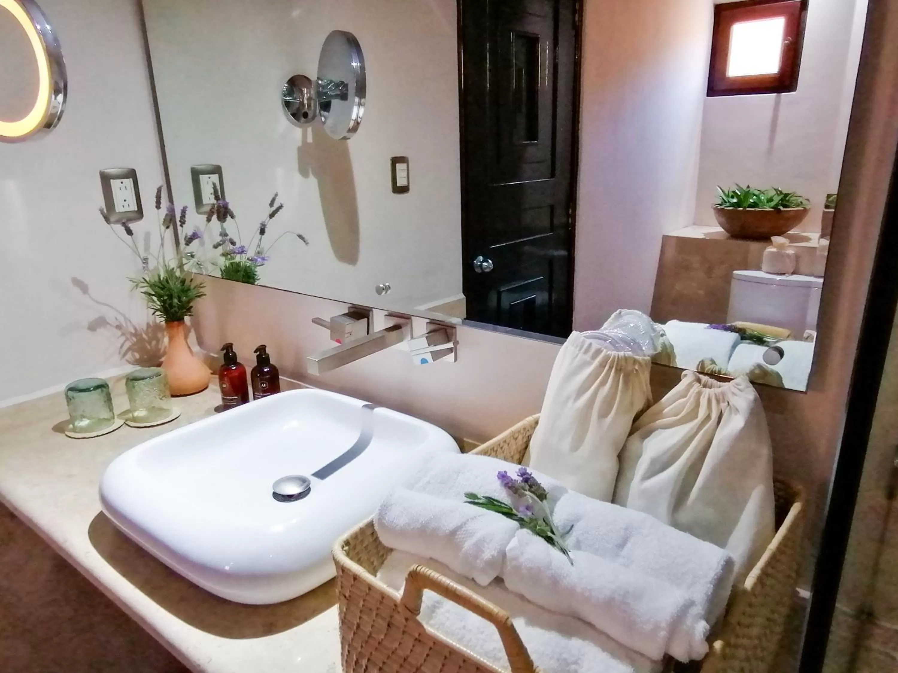 Toilet in Casona Alonso 10- Hotel Boutique