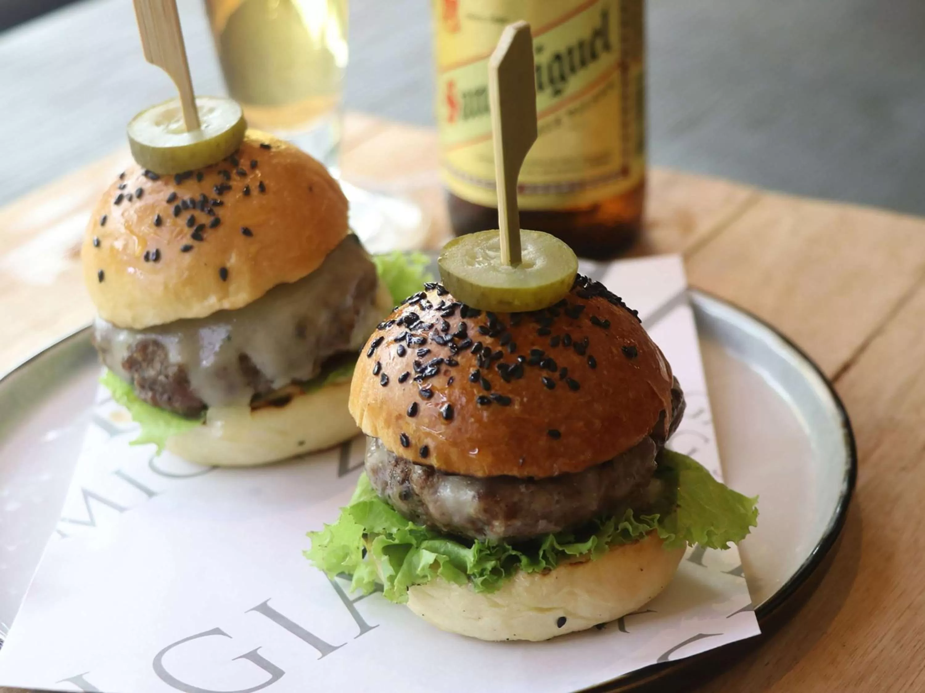 Lounge or bar in Joy Nostalg Hotel and Suites Manila Managed by The Ascott Limited