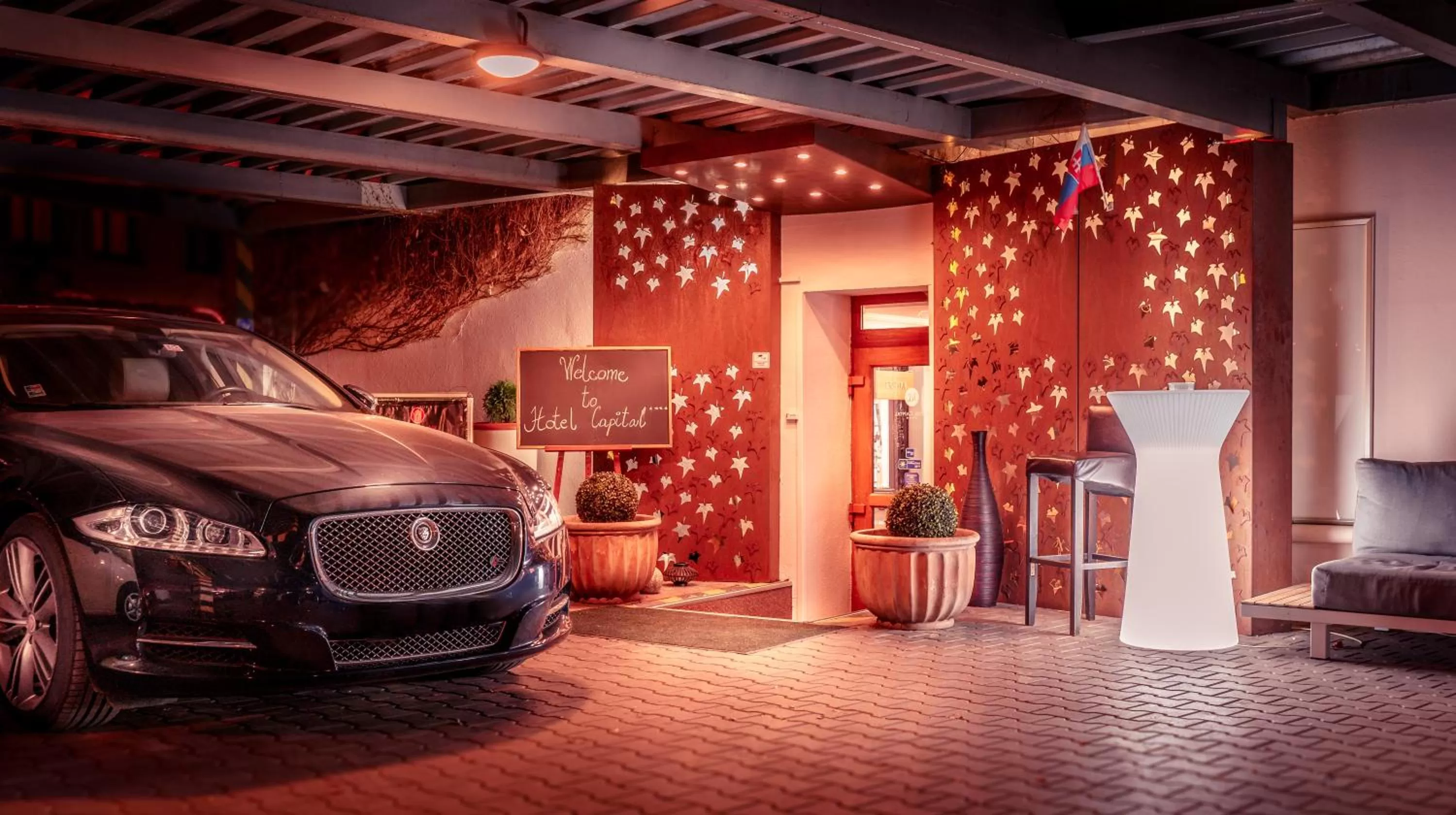 Facade/entrance in Hotel Capital with private wellness