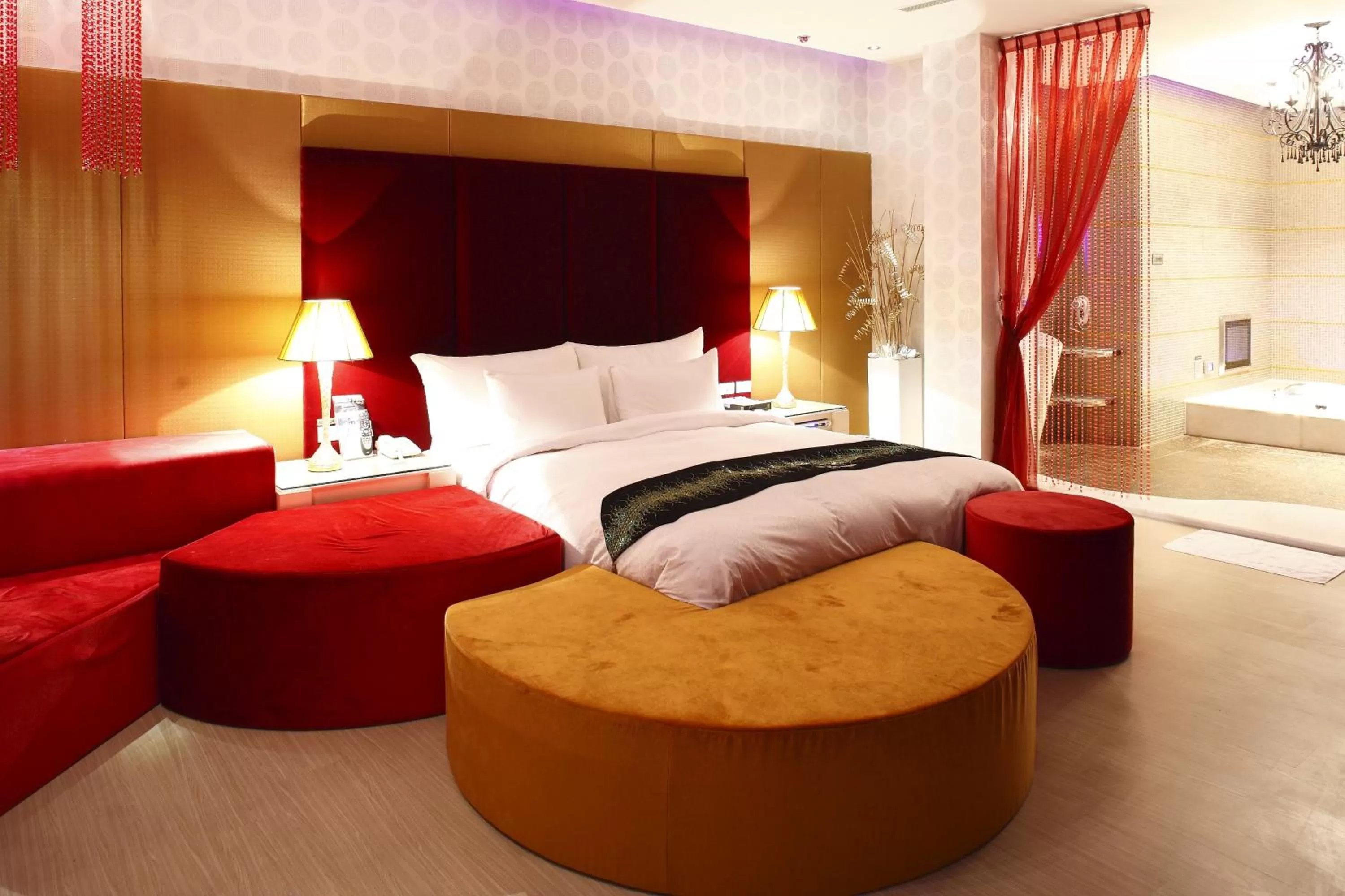 Photo of the whole room in Dryad Motel