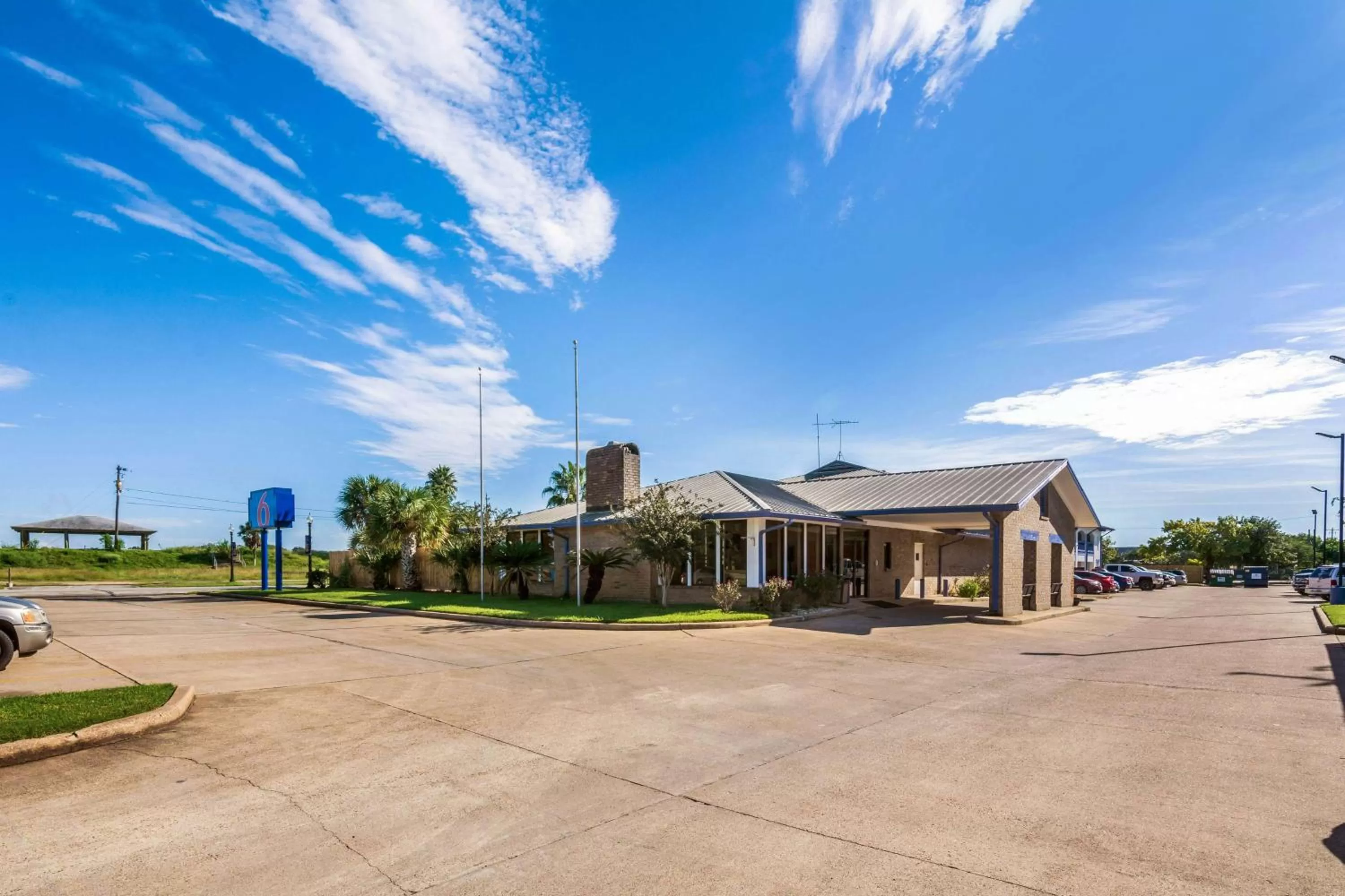 Property building in Motel 6-Freeport, TX