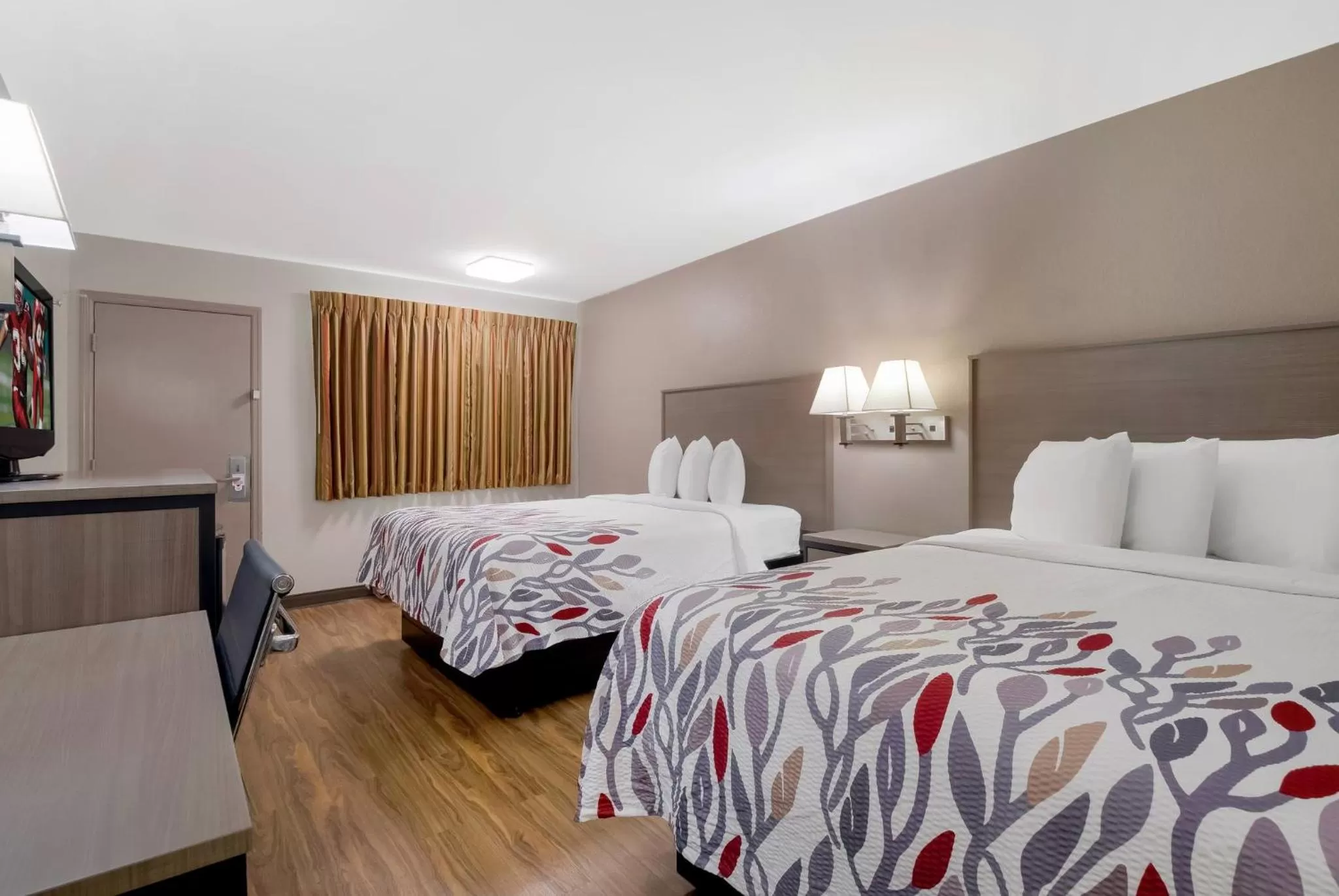 Bedroom, Bed in Red Roof Inn Chattanooga - Lookout Mountain